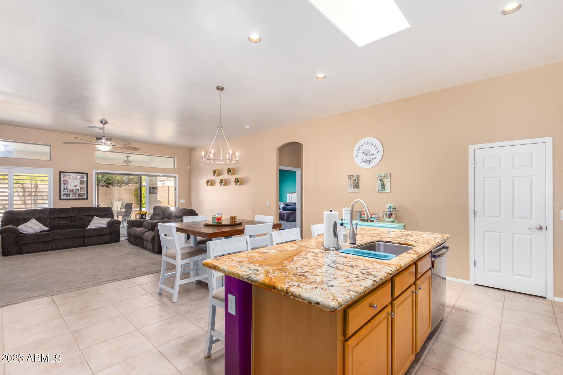 10124 E PANTERA Avenue