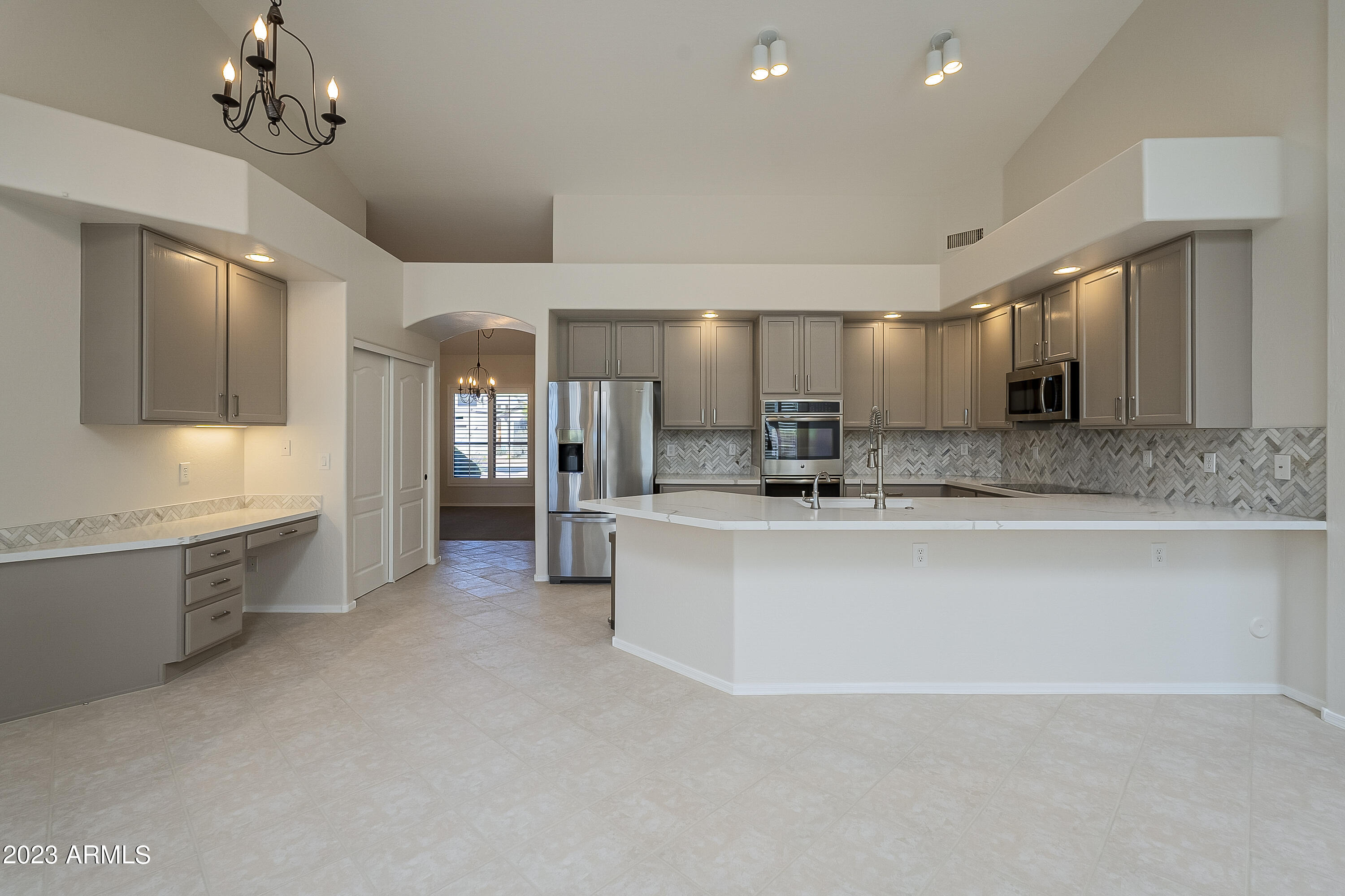9463 E MENLO Circle