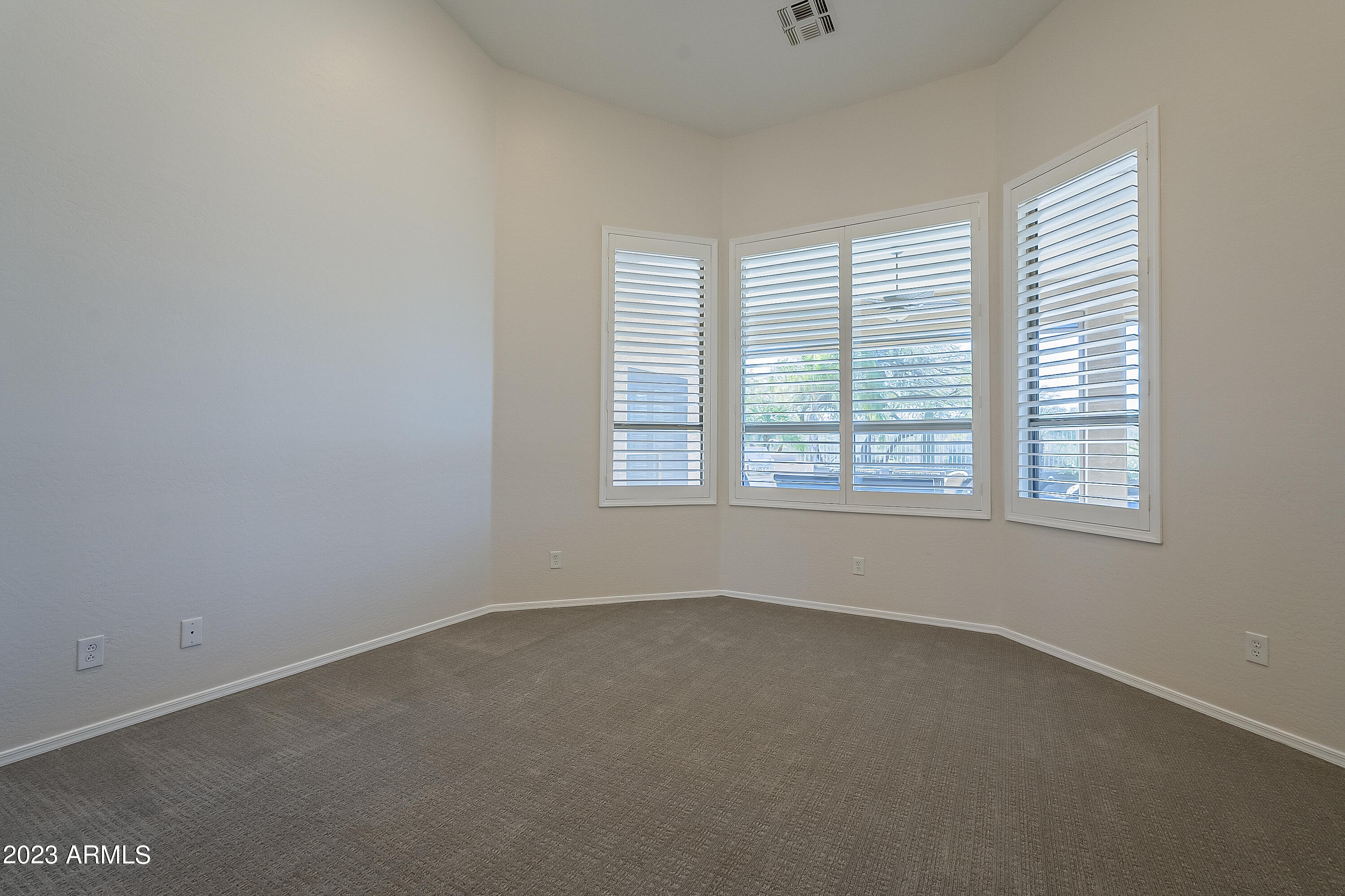 9463 E MENLO Circle