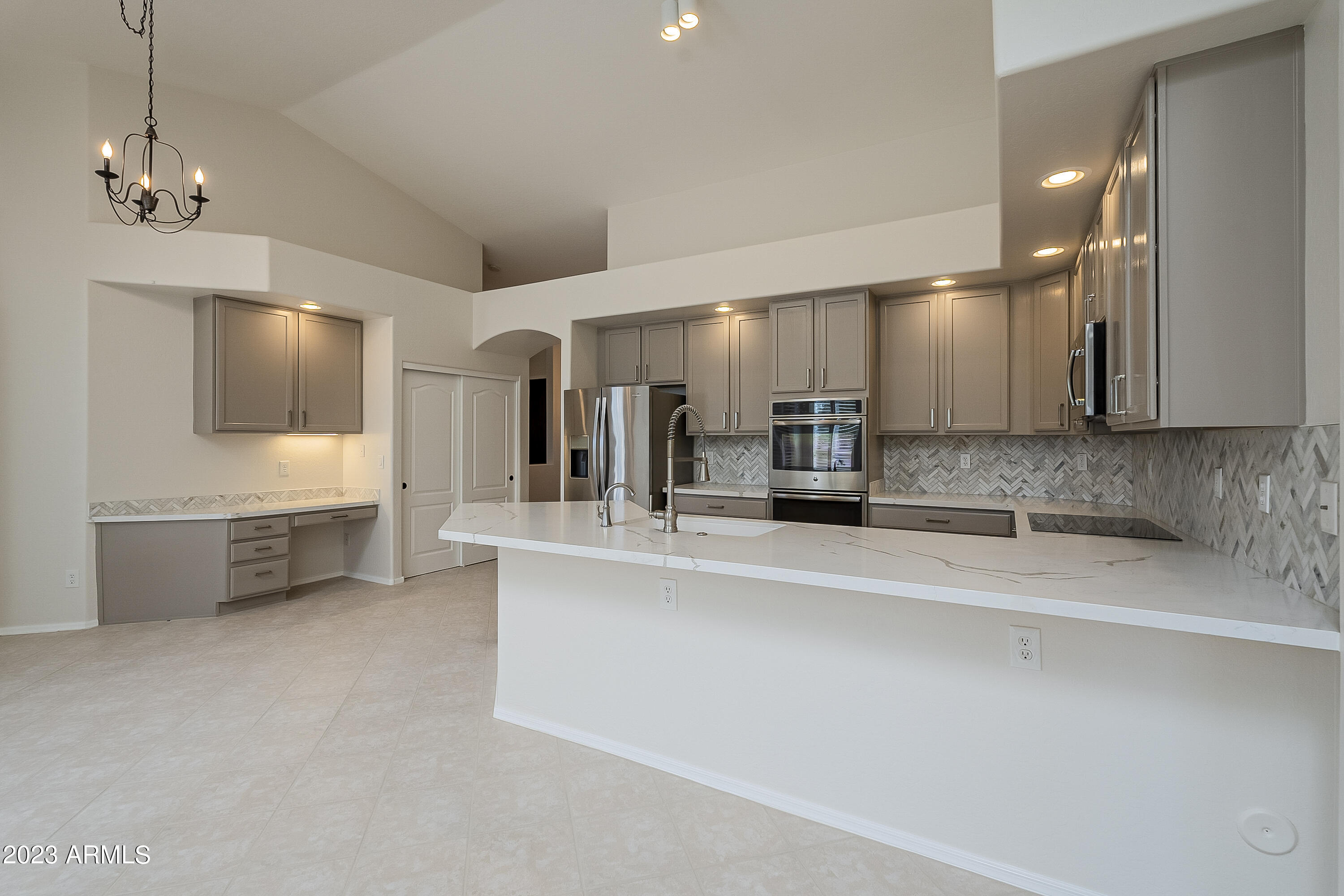 9463 E MENLO Circle