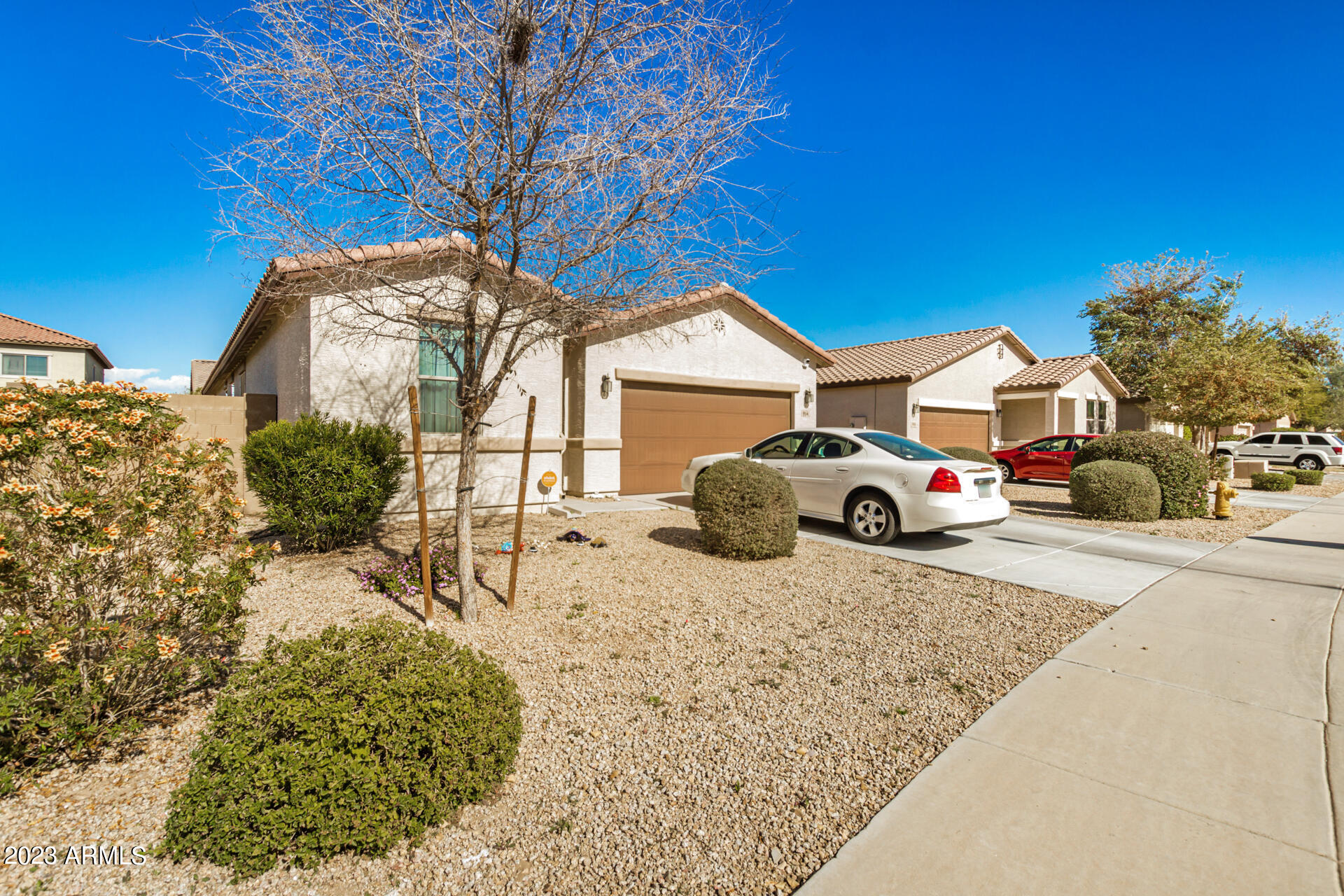 914 E OVERLIN Drive