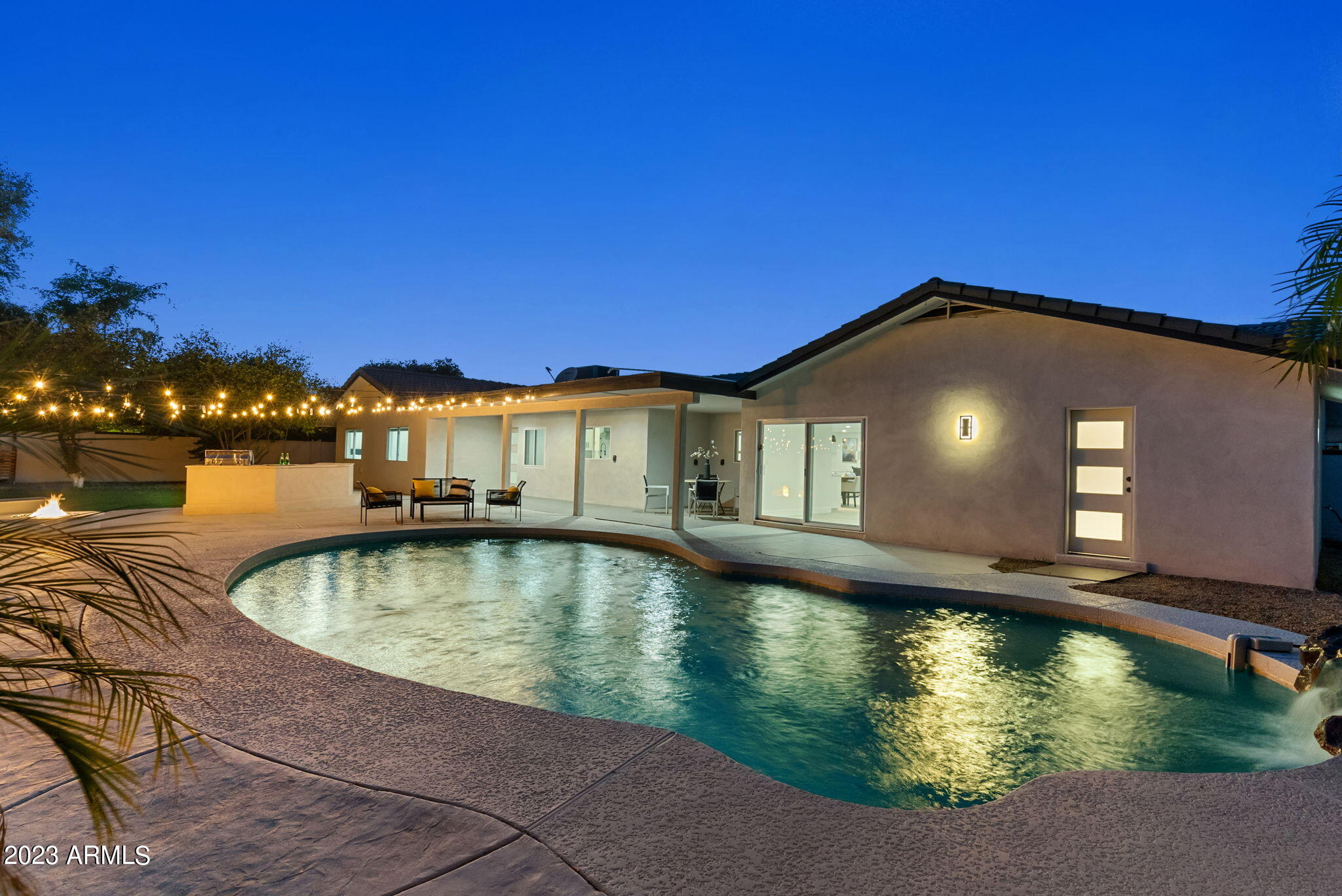 1135 W LAWRENCE Lane