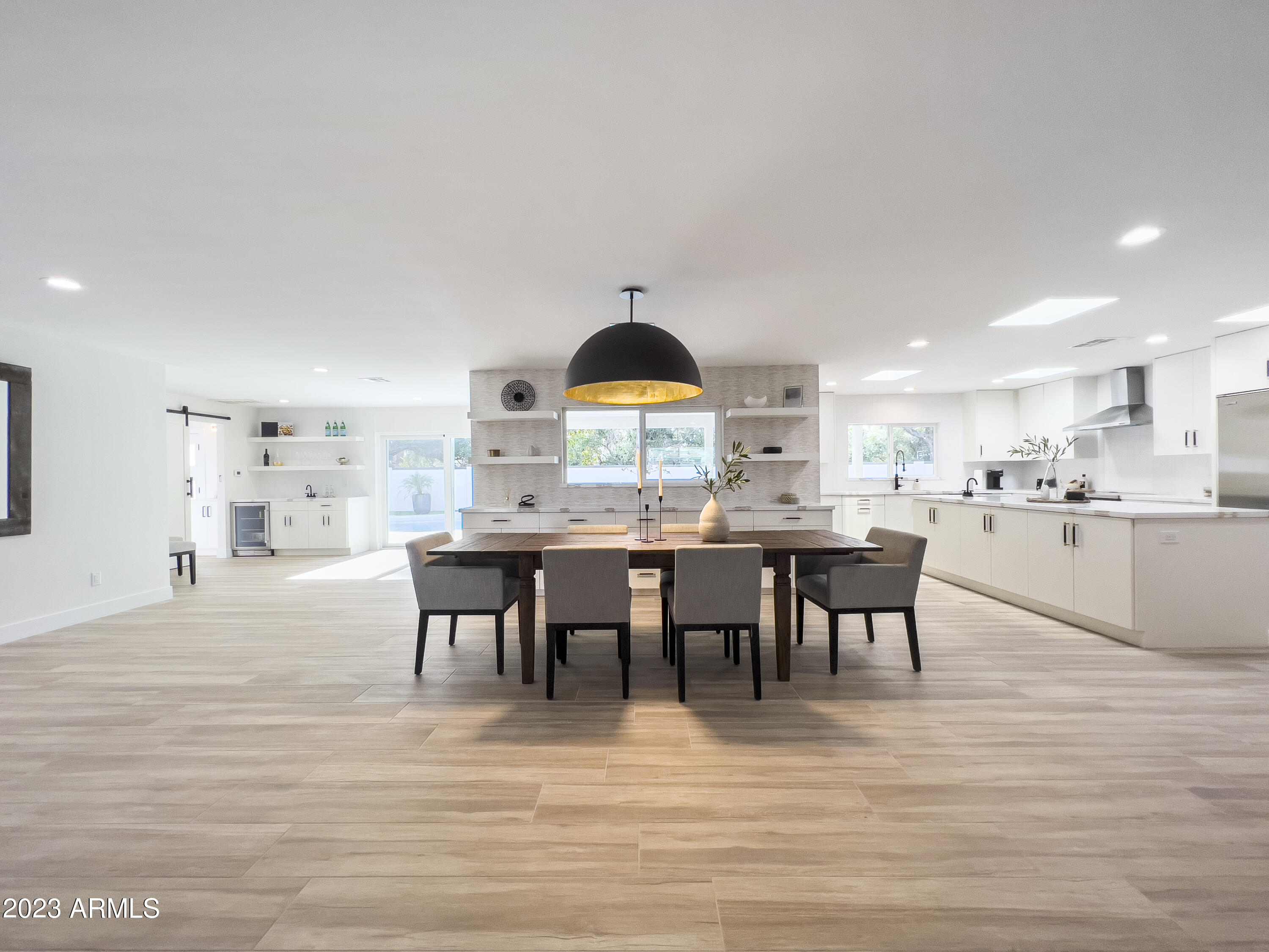 1135 W LAWRENCE Lane