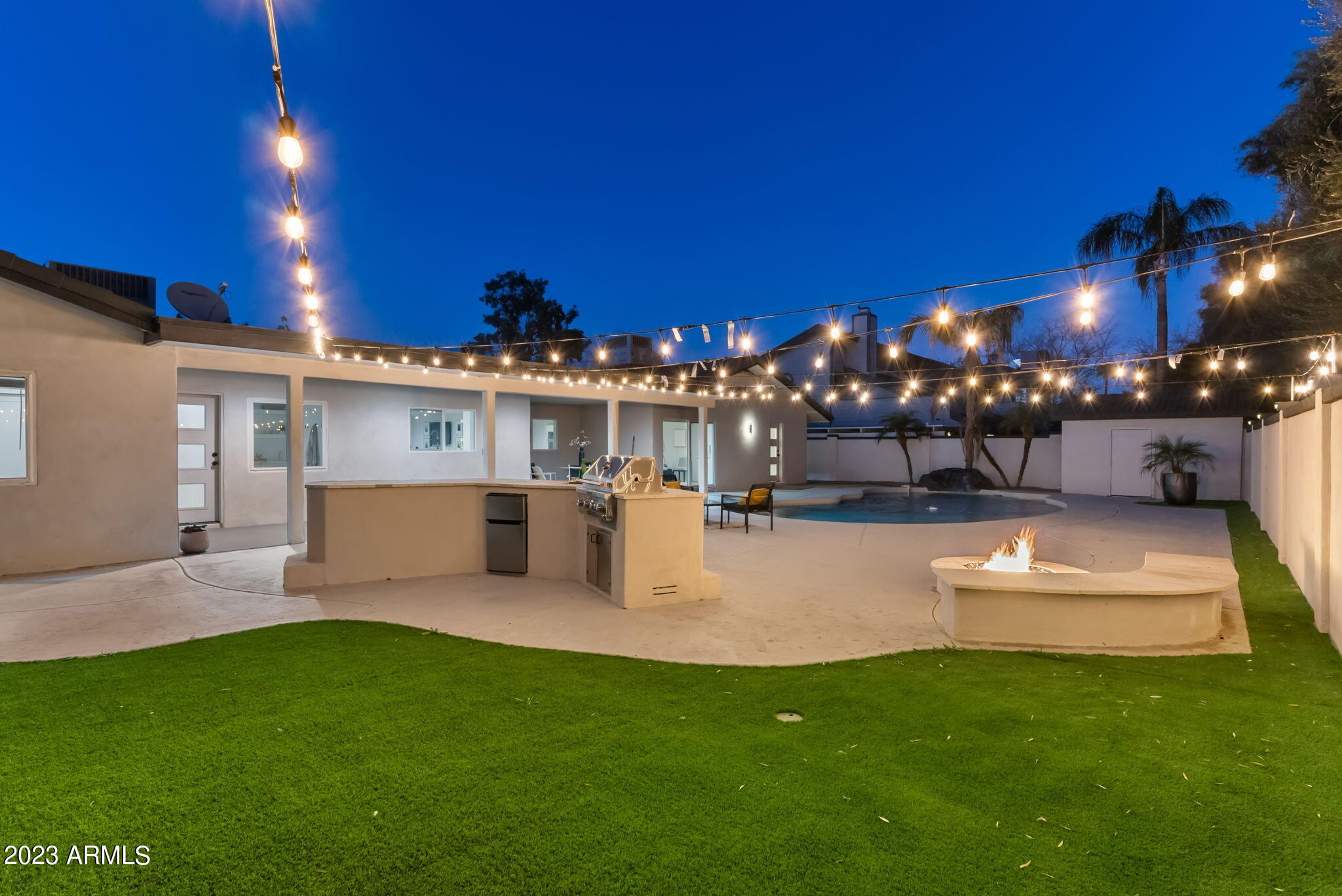 1135 W LAWRENCE Lane