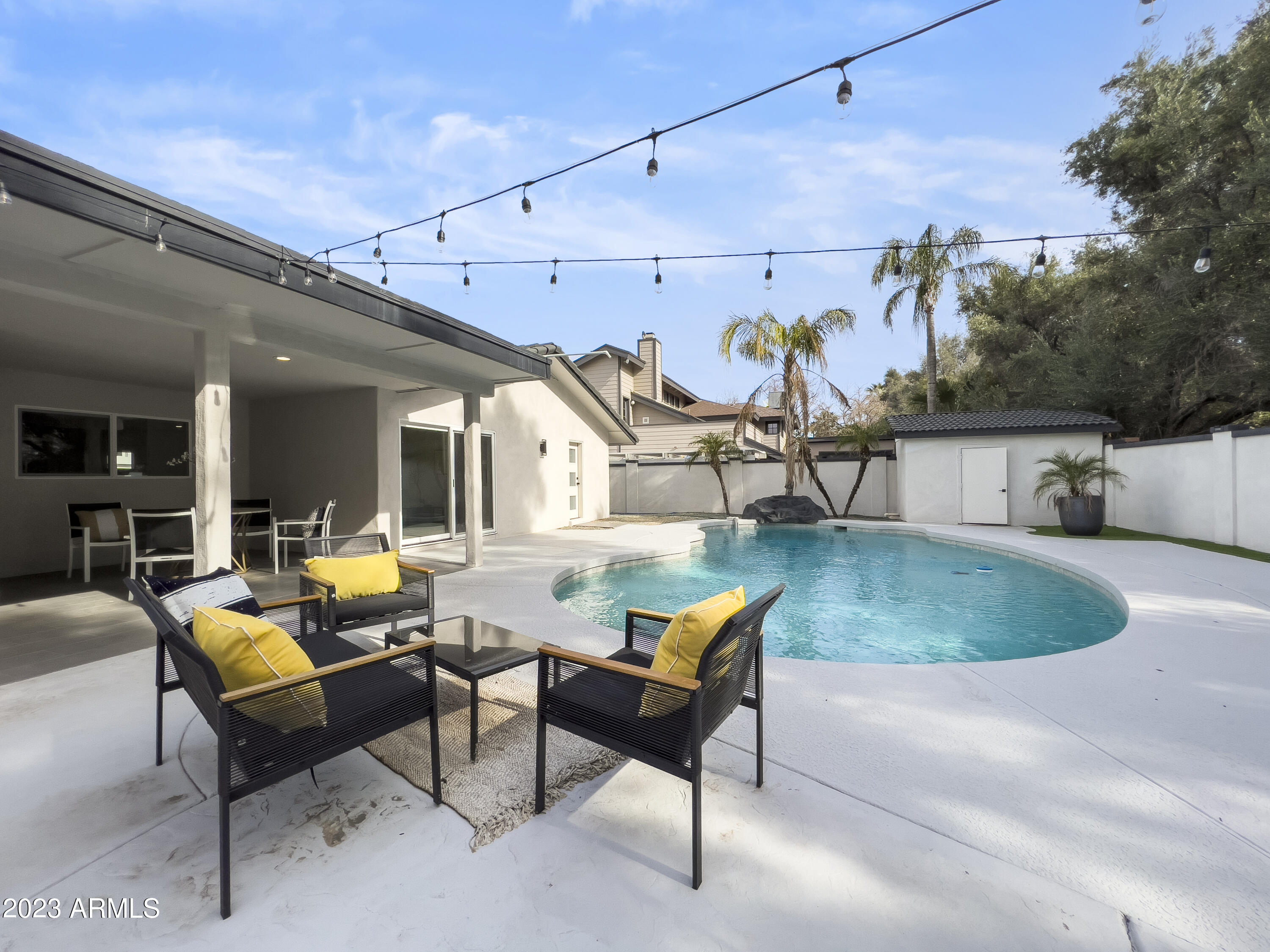 1135 W LAWRENCE Lane