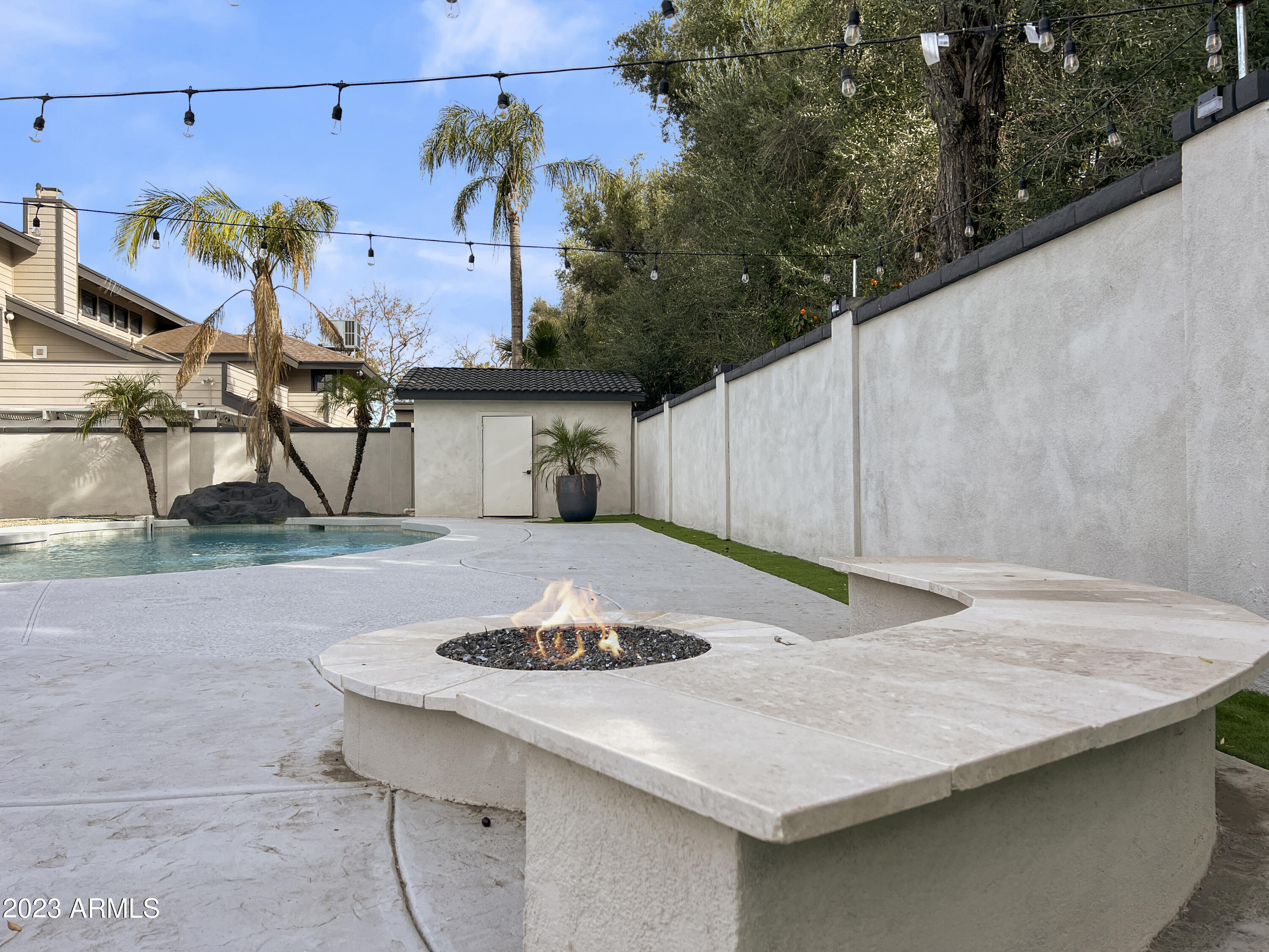 1135 W LAWRENCE Lane