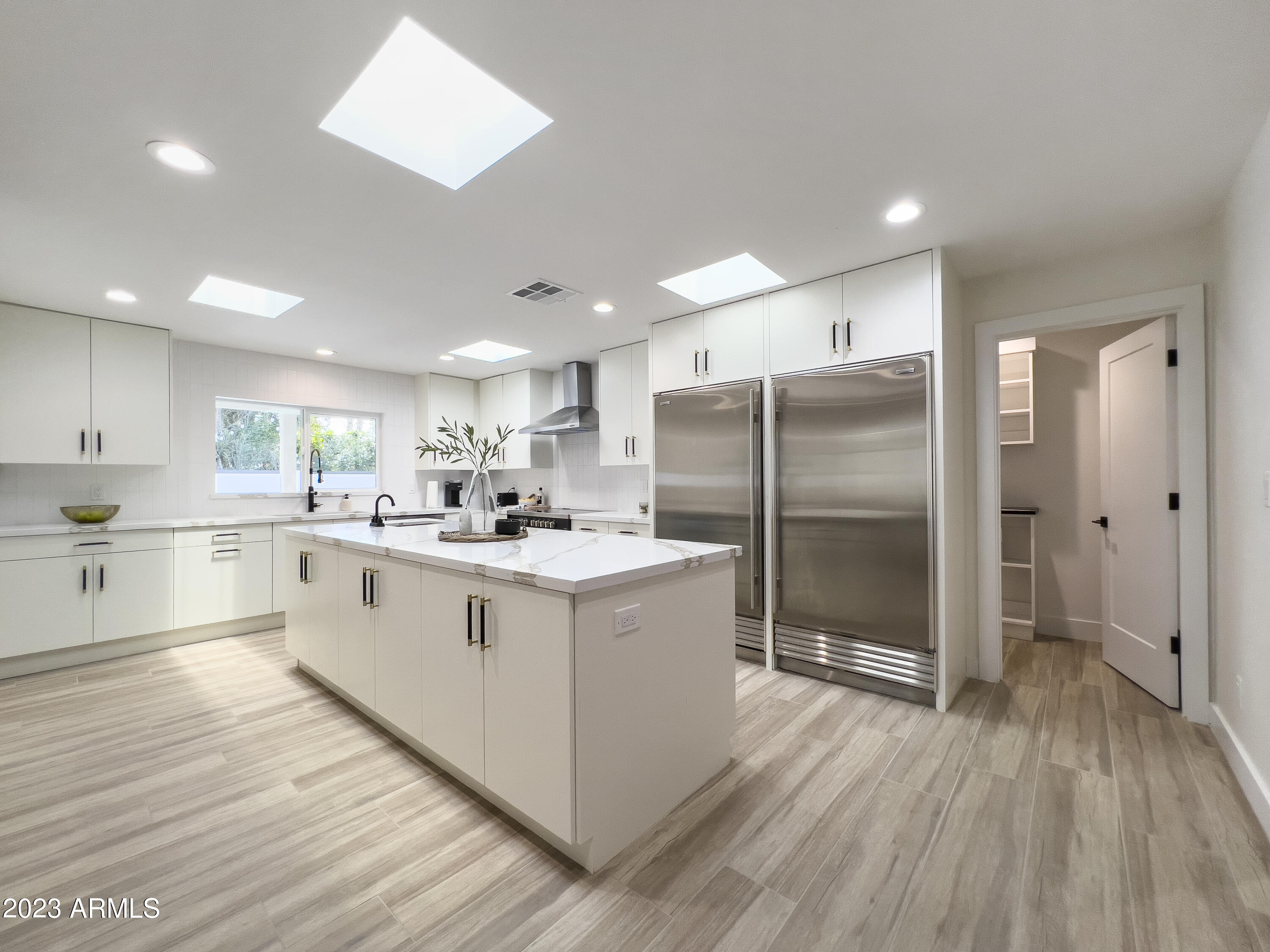 1135 W LAWRENCE Lane
