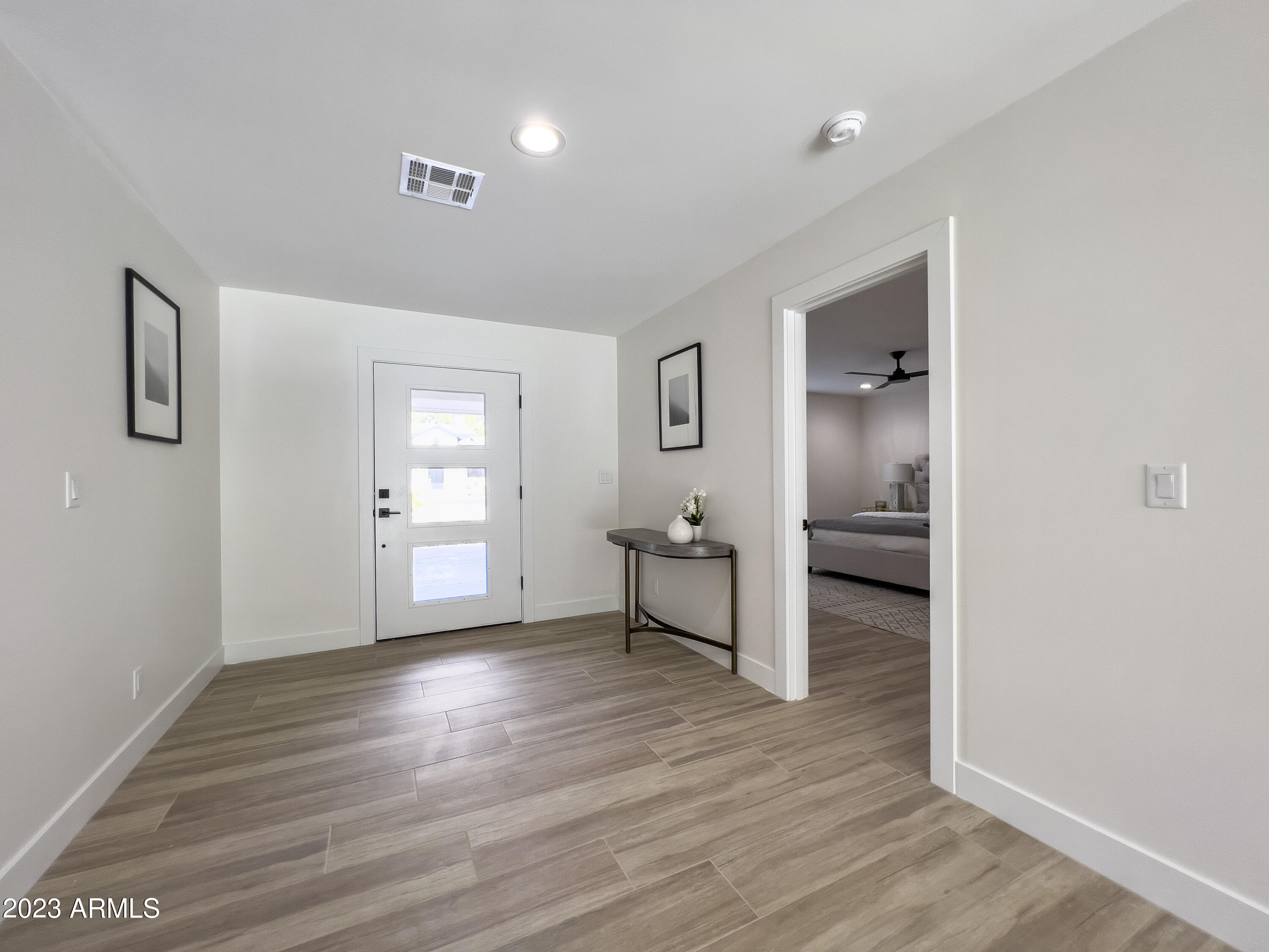 1135 W LAWRENCE Lane