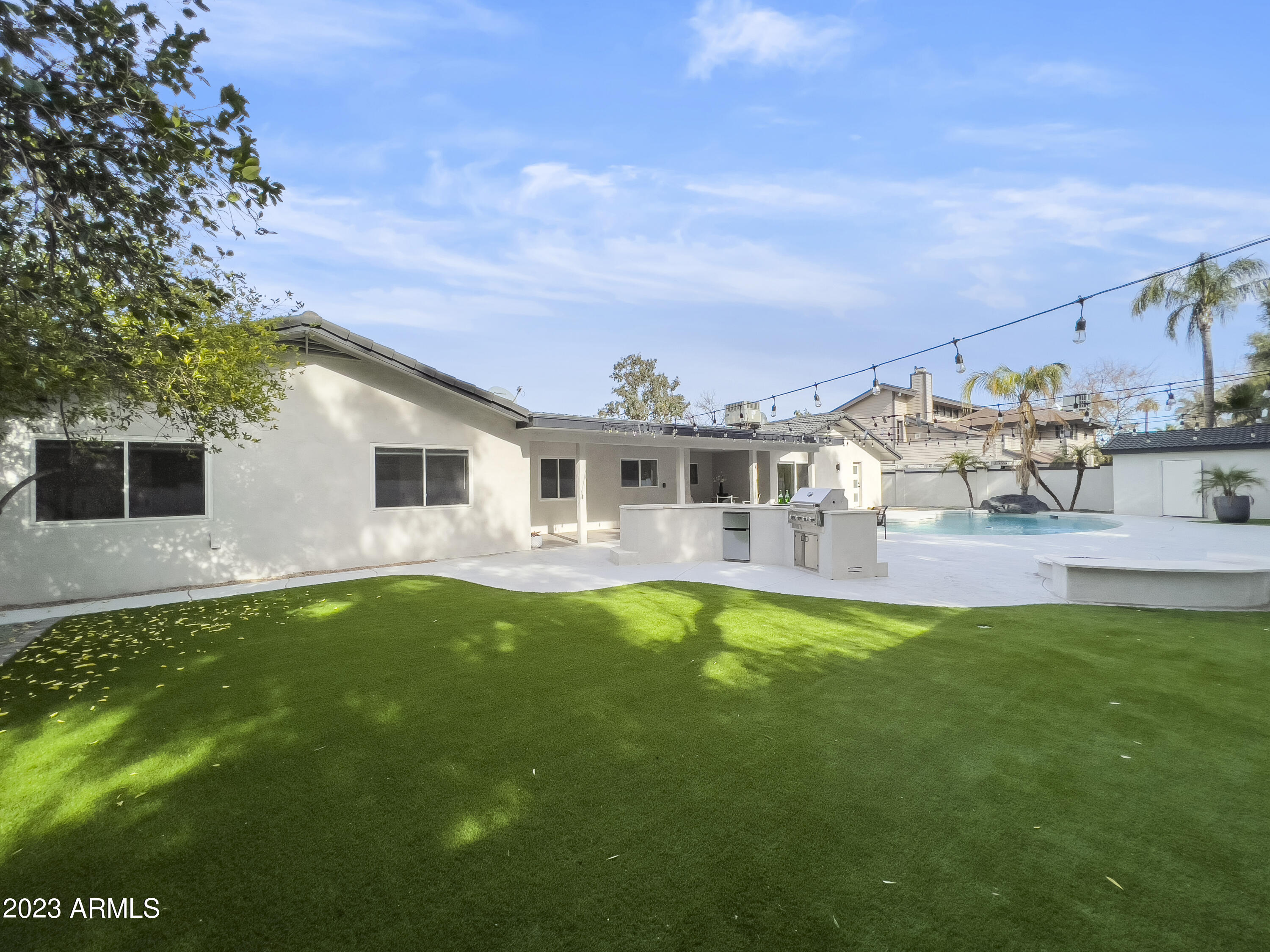 1135 W LAWRENCE Lane