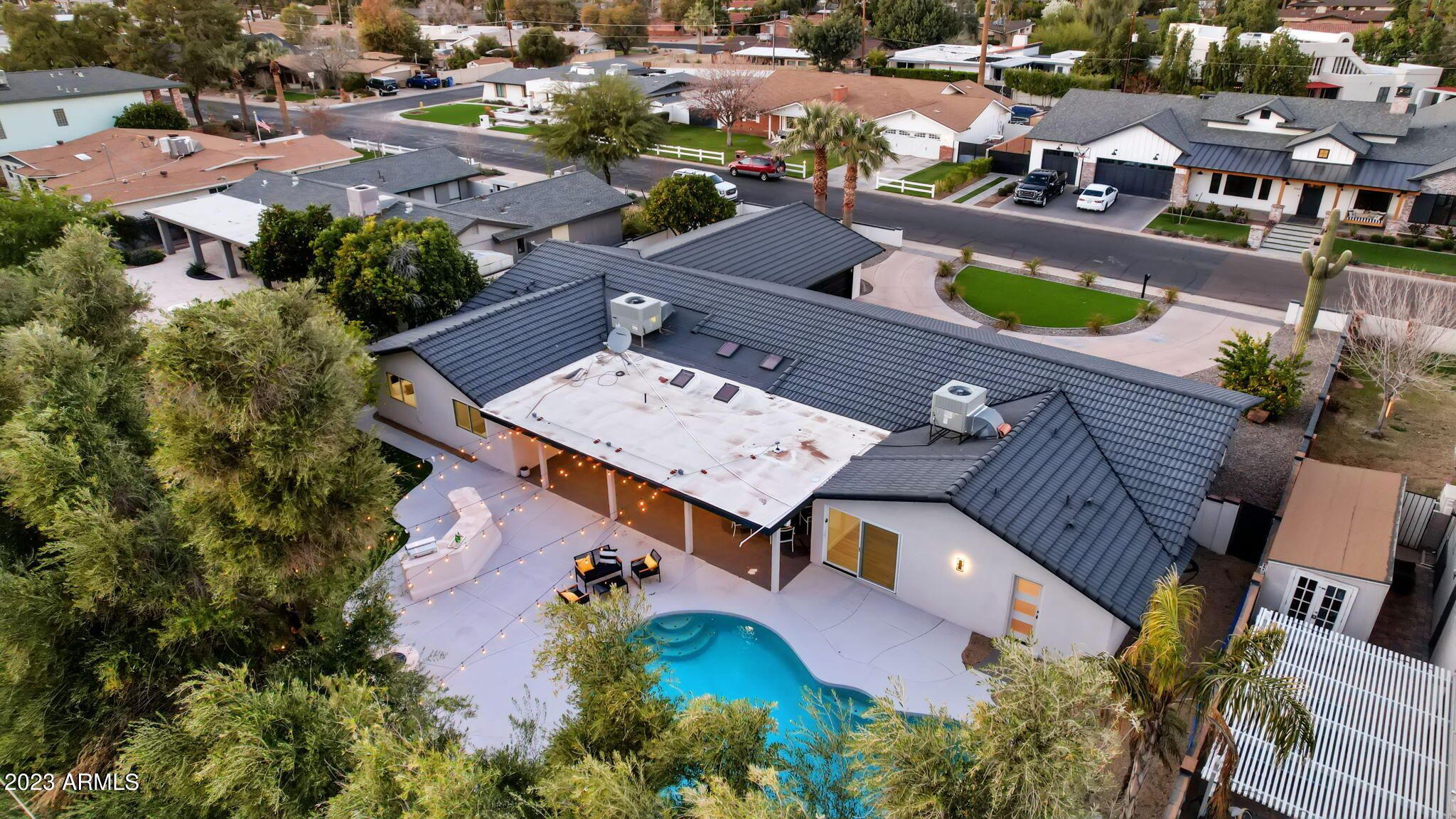 1135 W LAWRENCE Lane