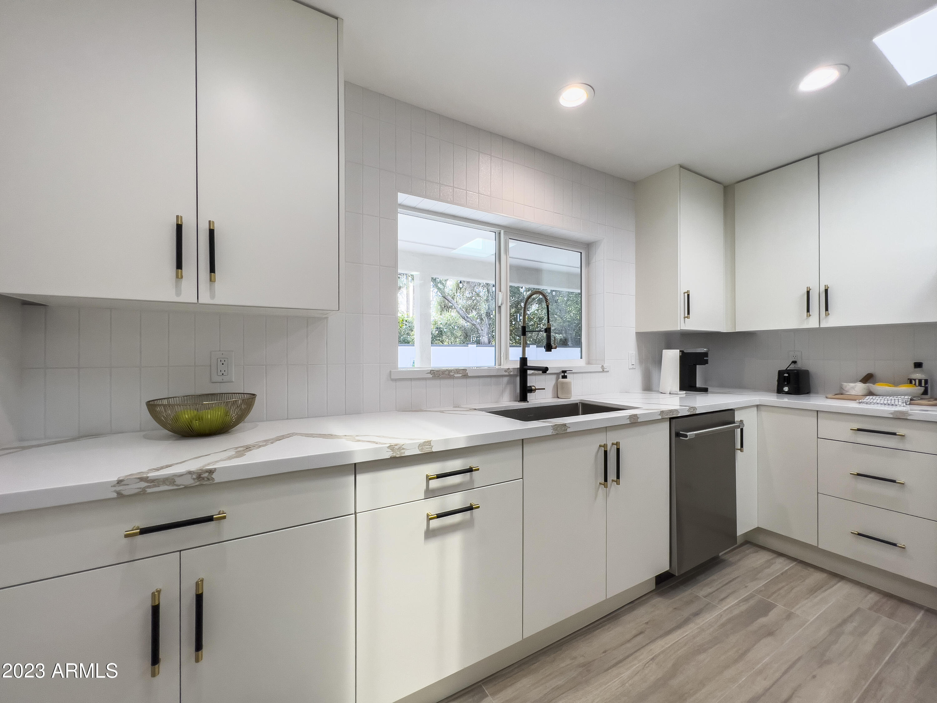 1135 W LAWRENCE Lane