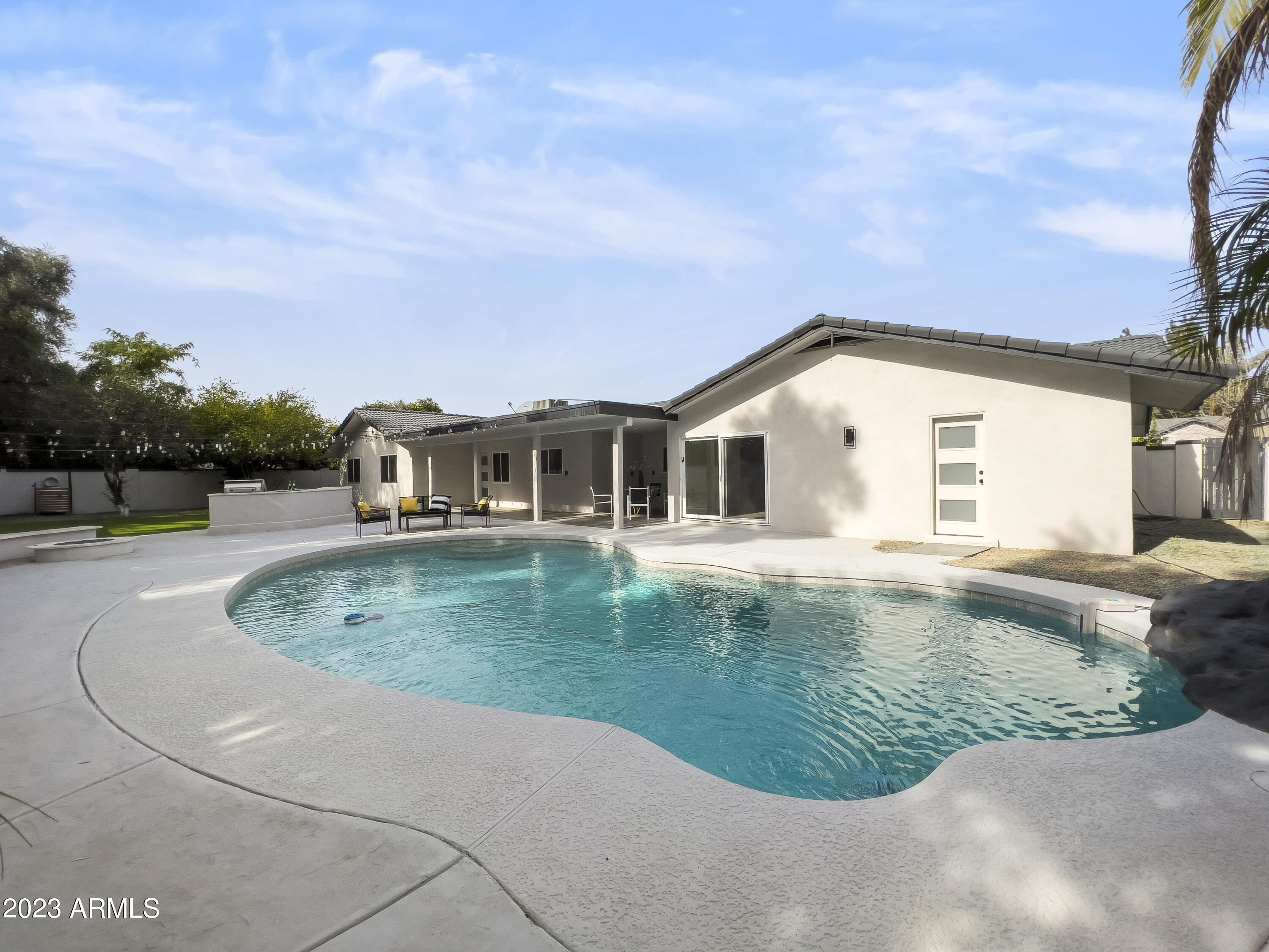 1135 W LAWRENCE Lane