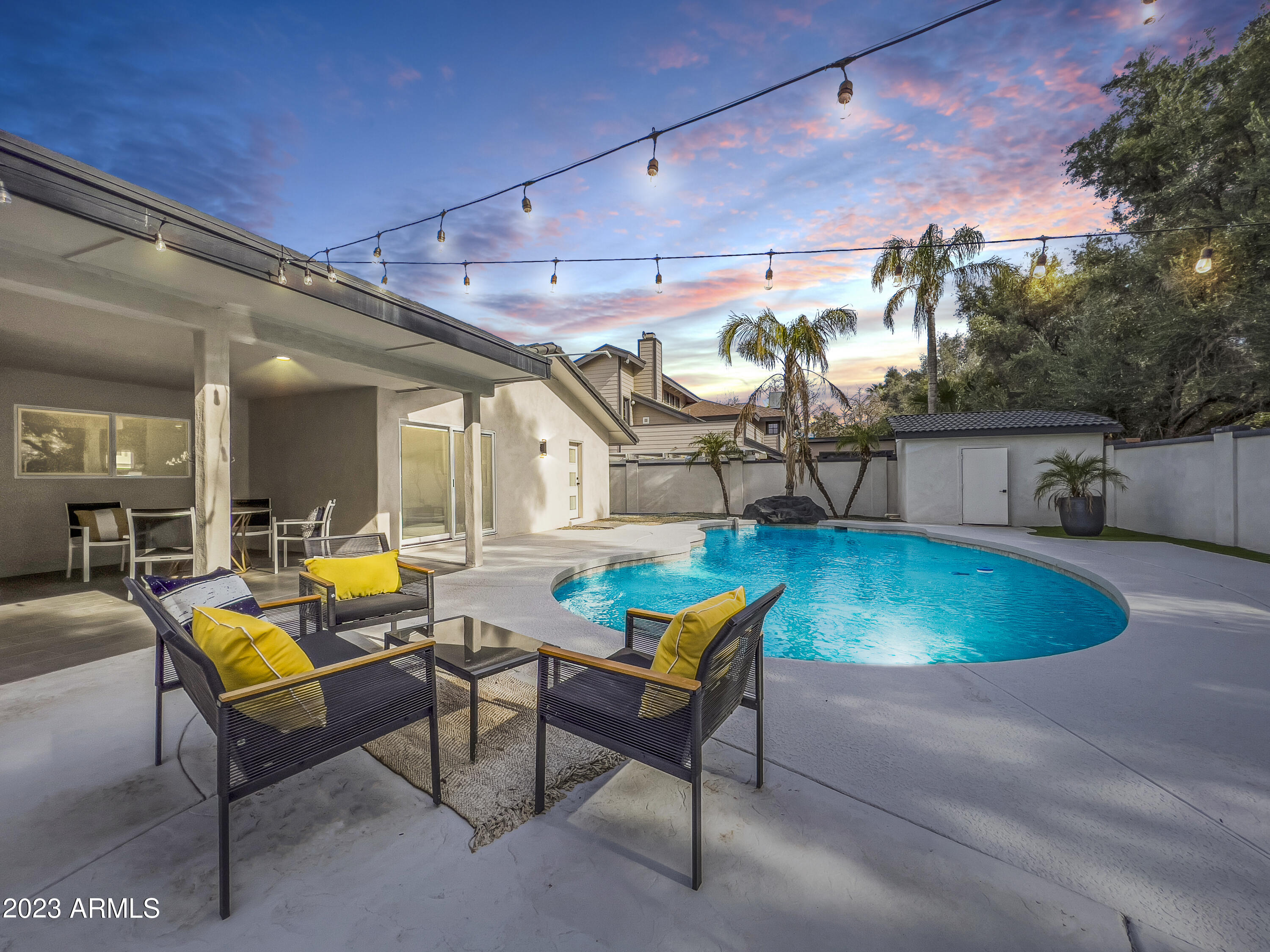 1135 W LAWRENCE Lane