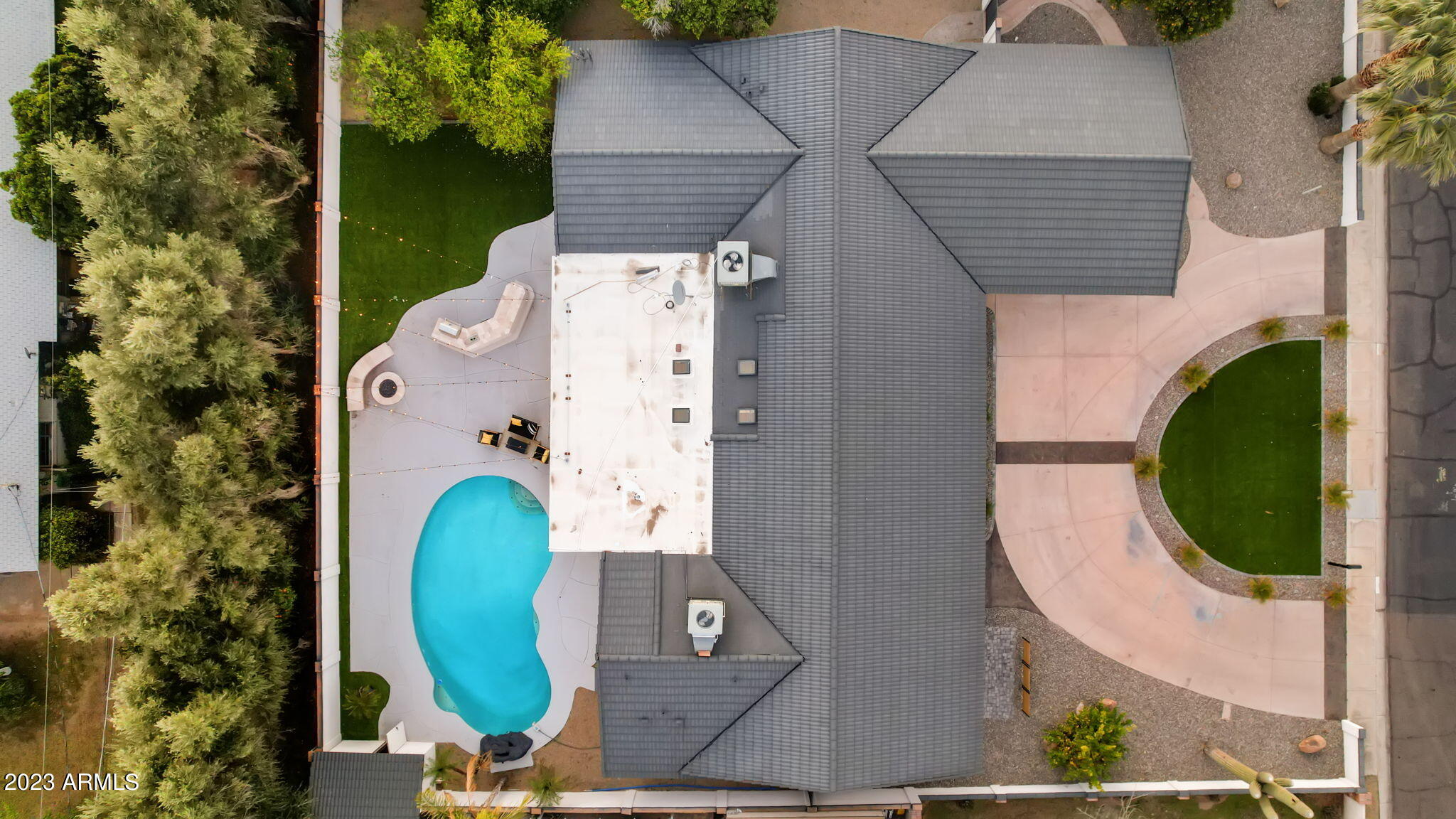 1135 W LAWRENCE Lane