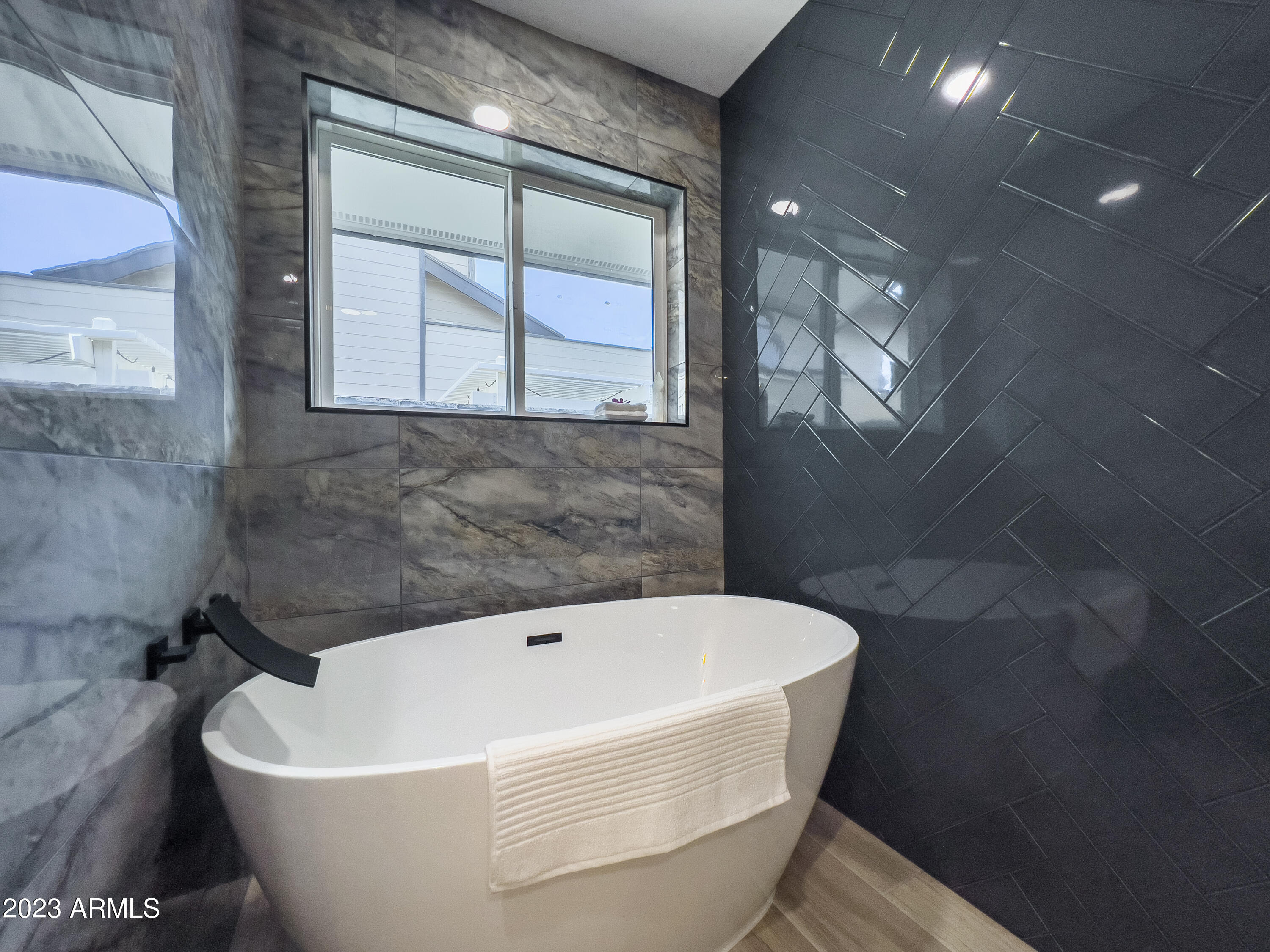 1135 W LAWRENCE Lane