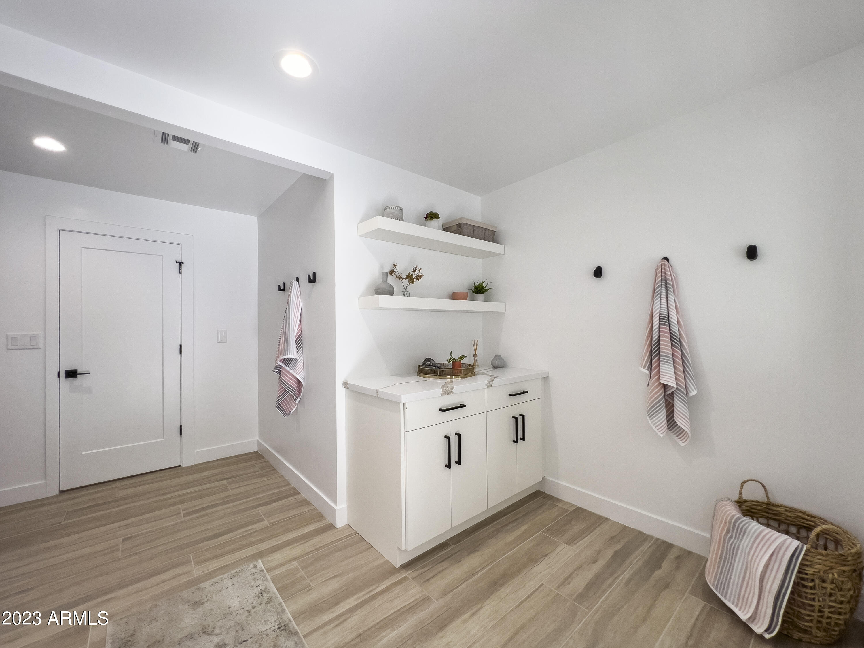 1135 W LAWRENCE Lane