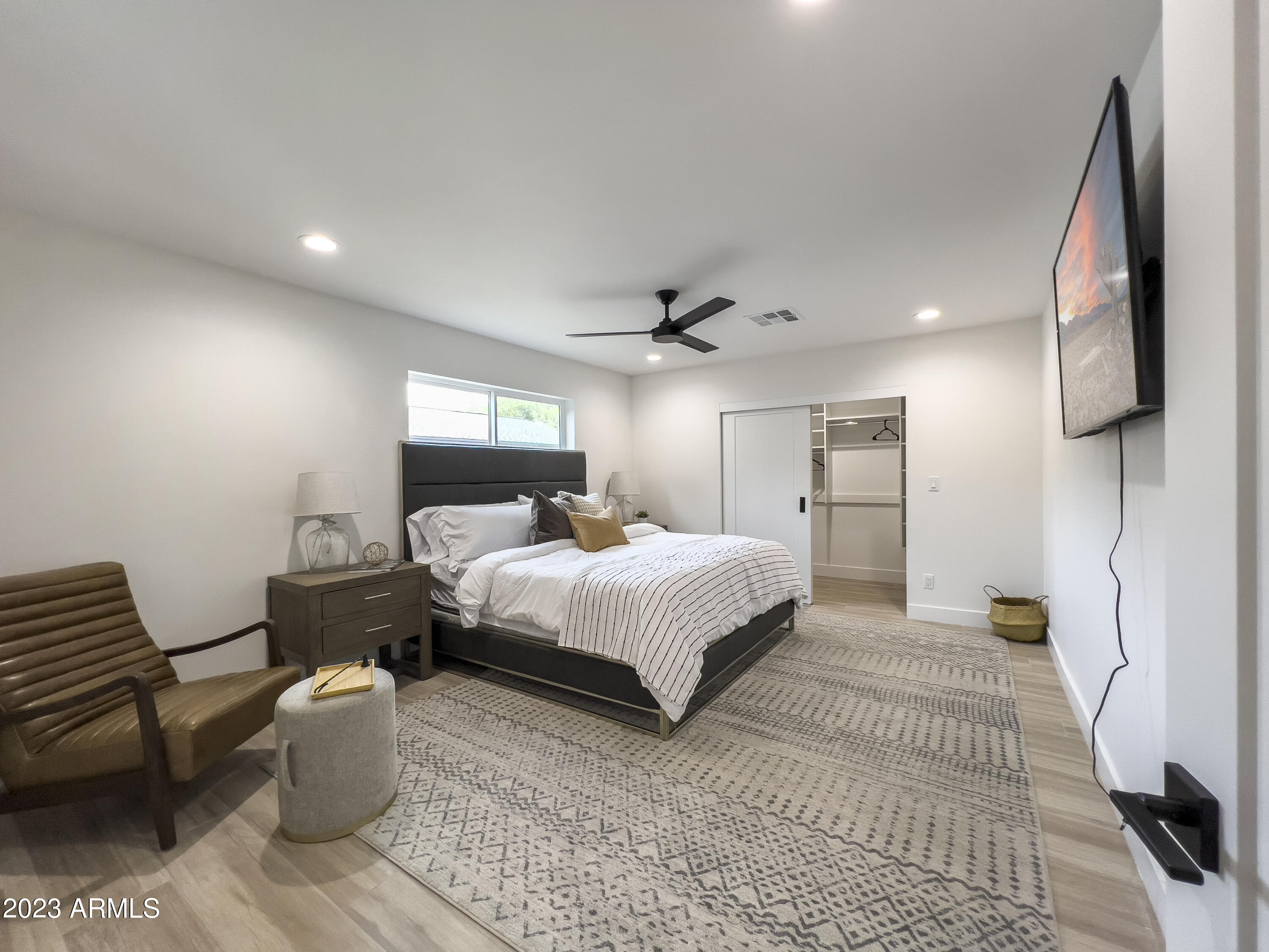 1135 W LAWRENCE Lane