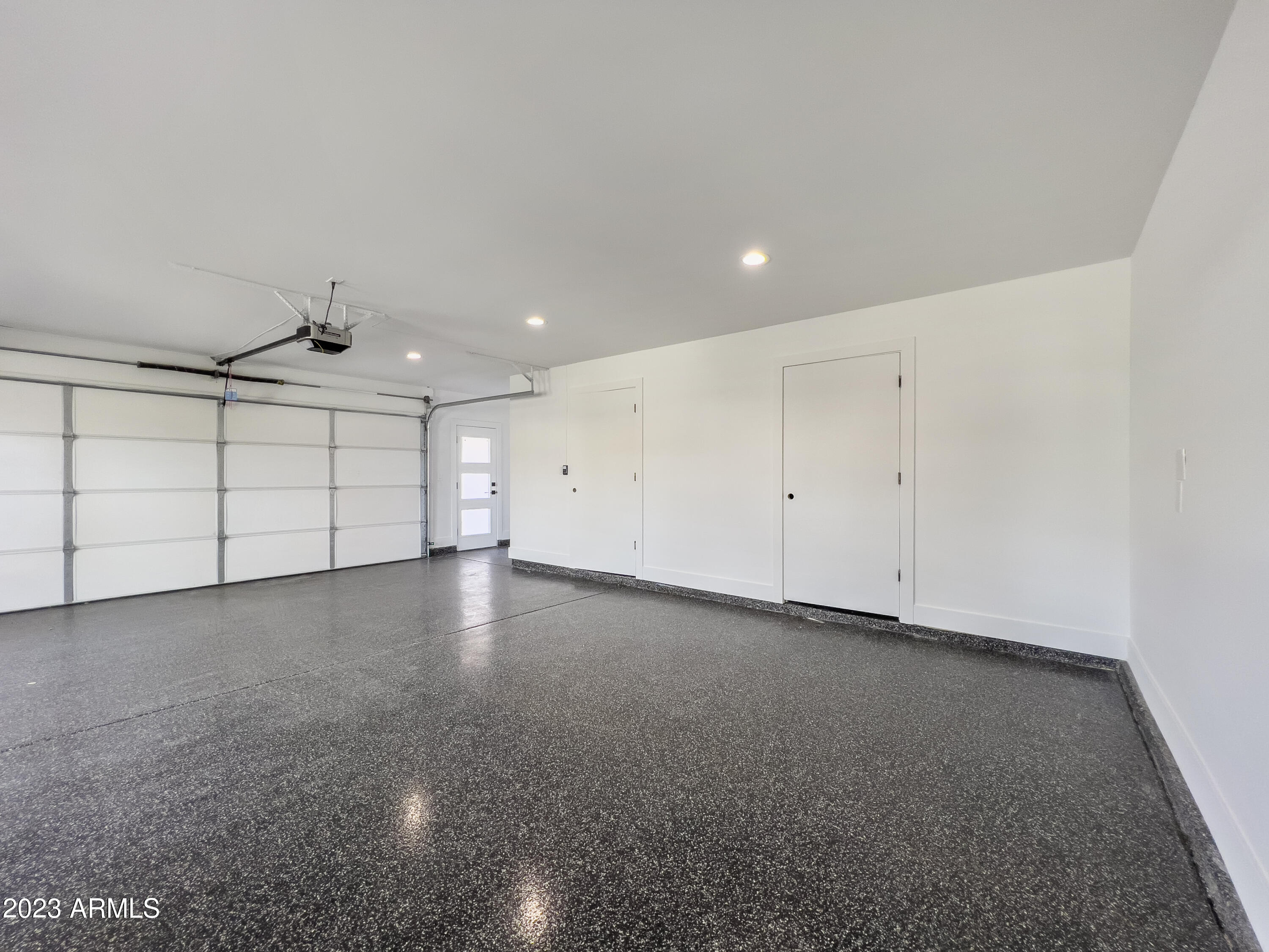 1135 W LAWRENCE Lane