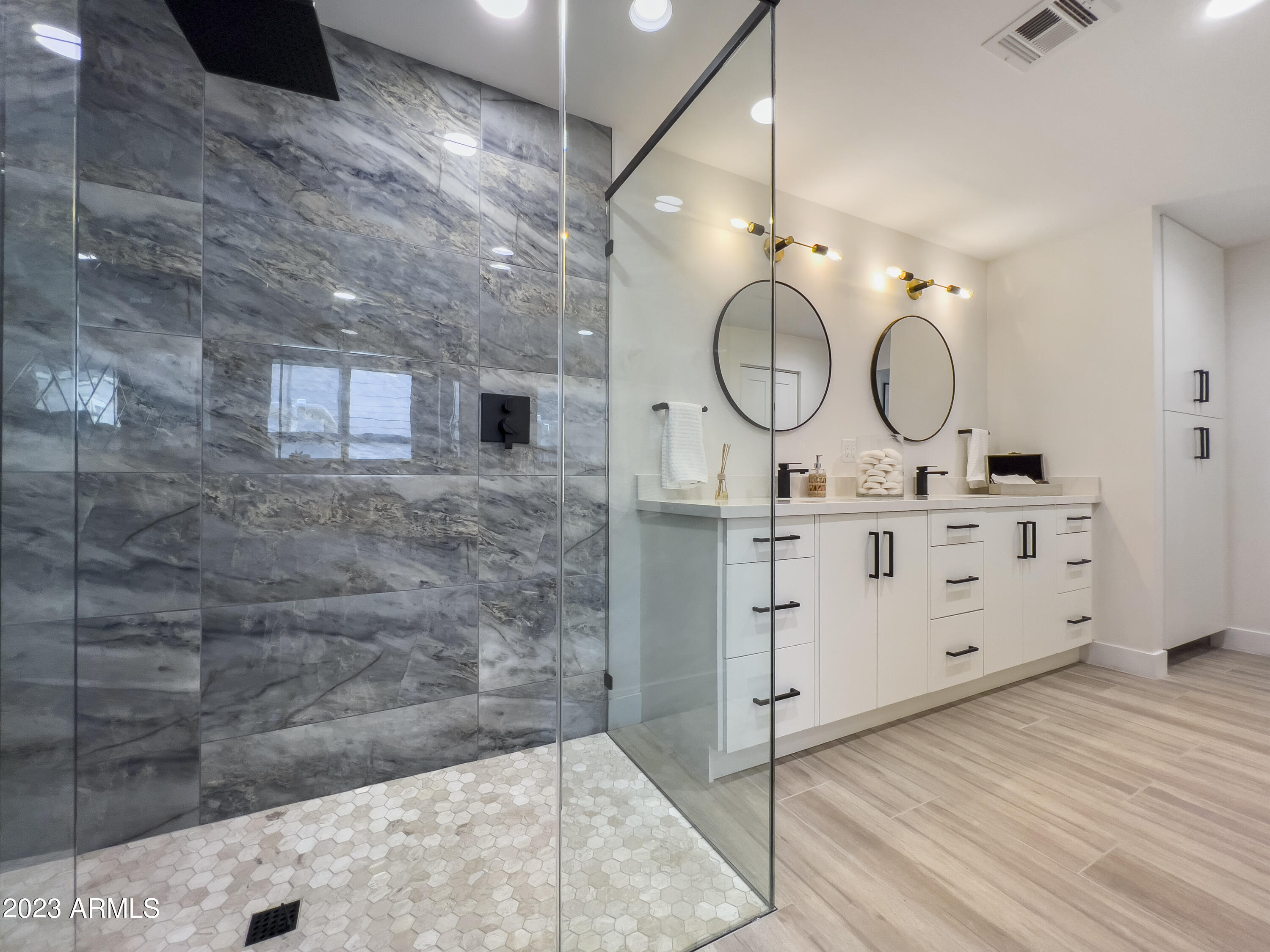 1135 W LAWRENCE Lane