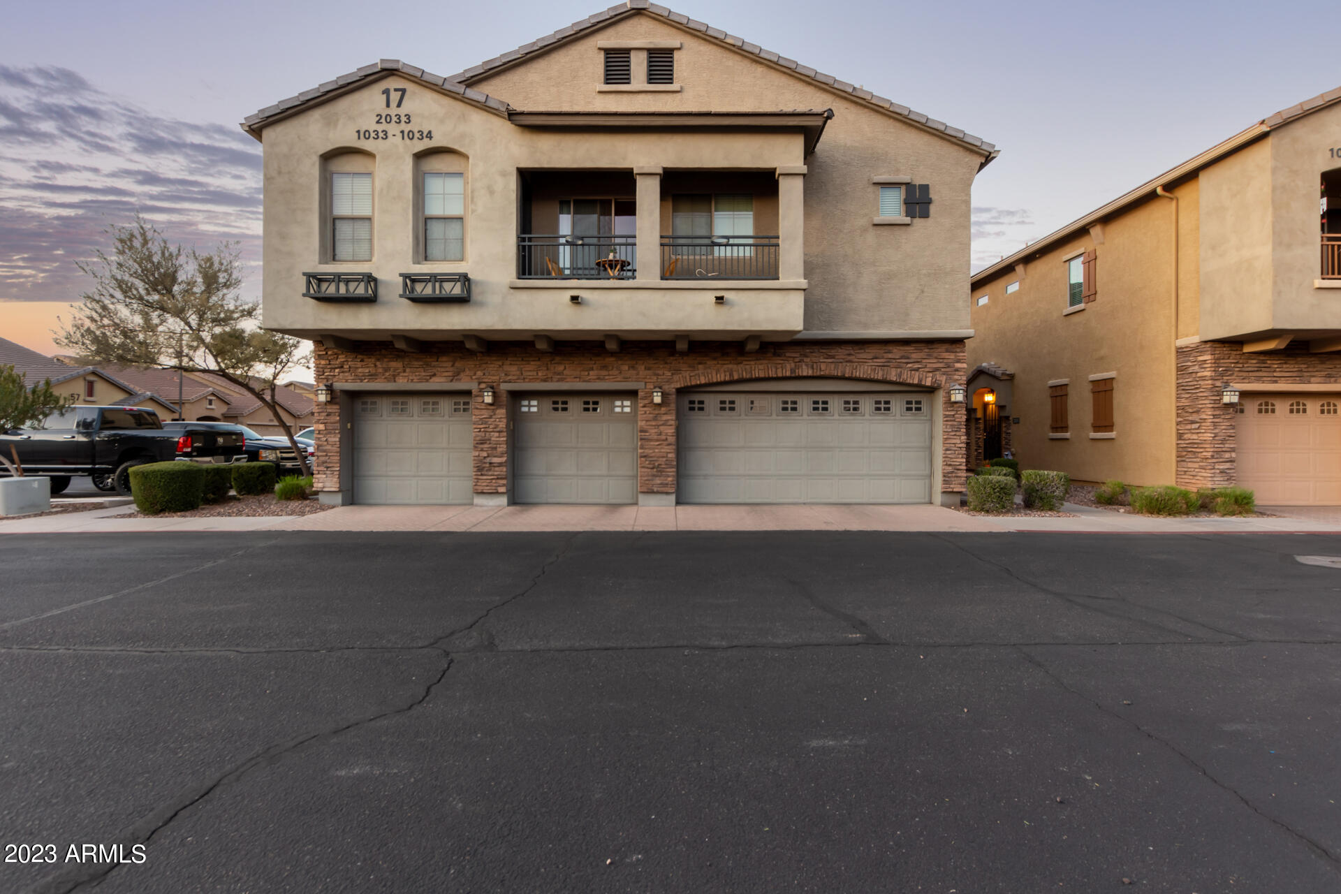 1350 S GREENFIELD Road # 1033