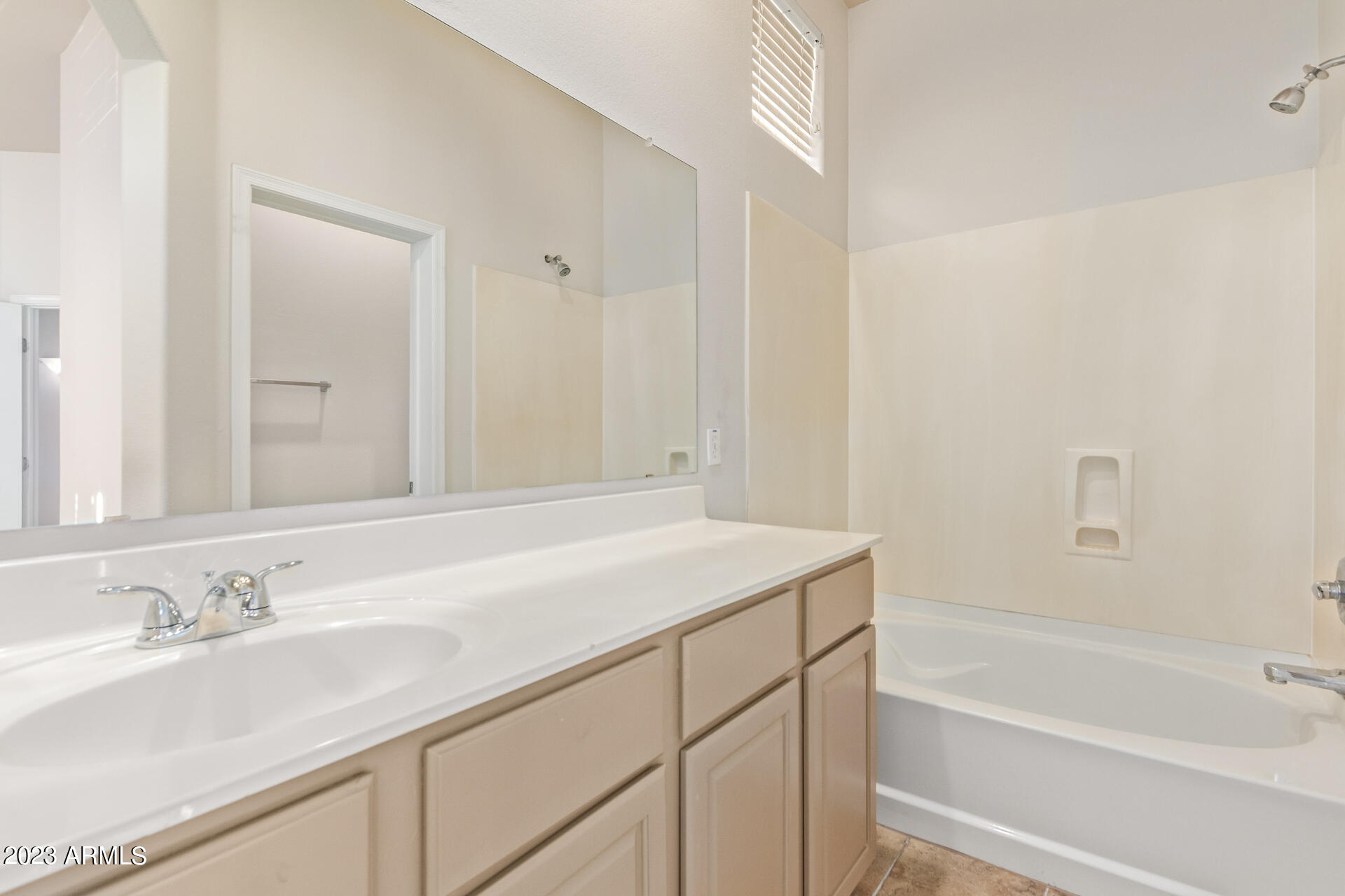 1350 S GREENFIELD Road # 1033