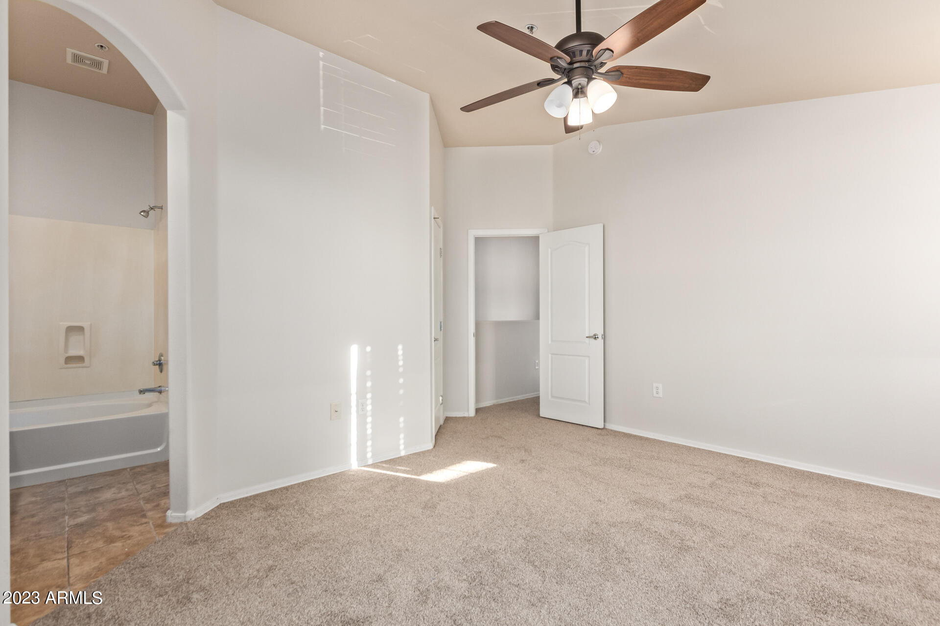 1350 S GREENFIELD Road # 1033