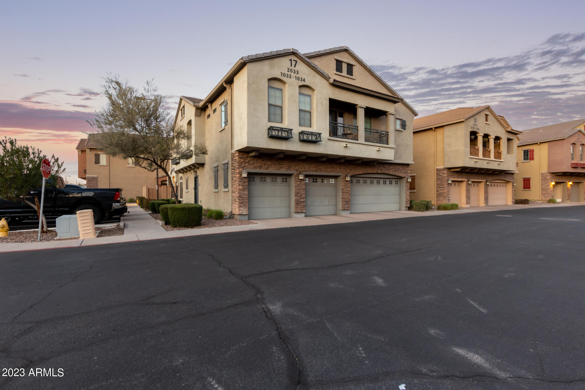 1350 S GREENFIELD Road # 1033