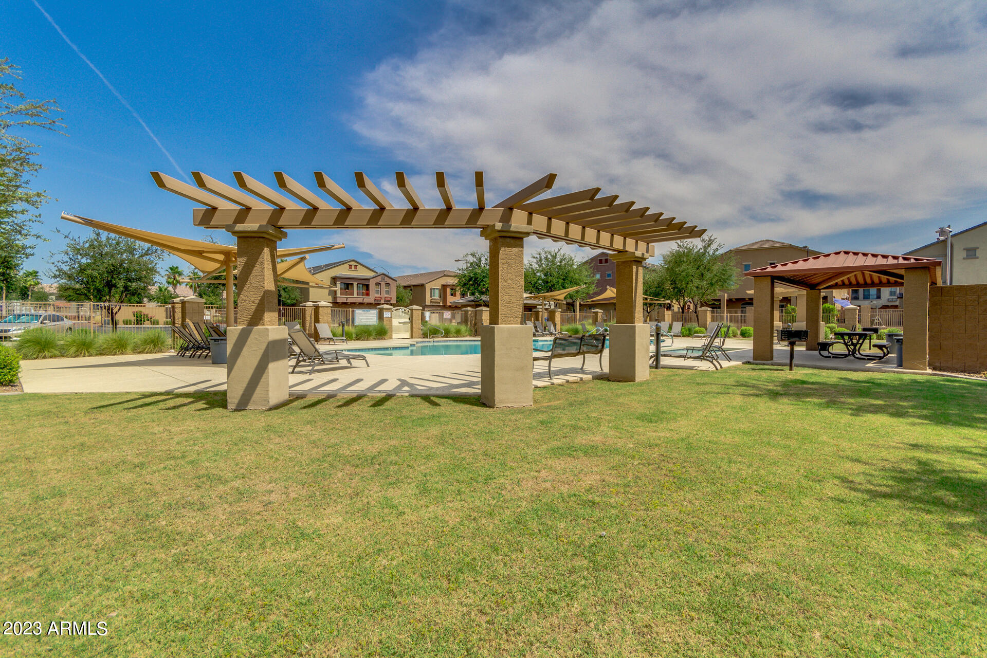 1350 S GREENFIELD Road # 1033