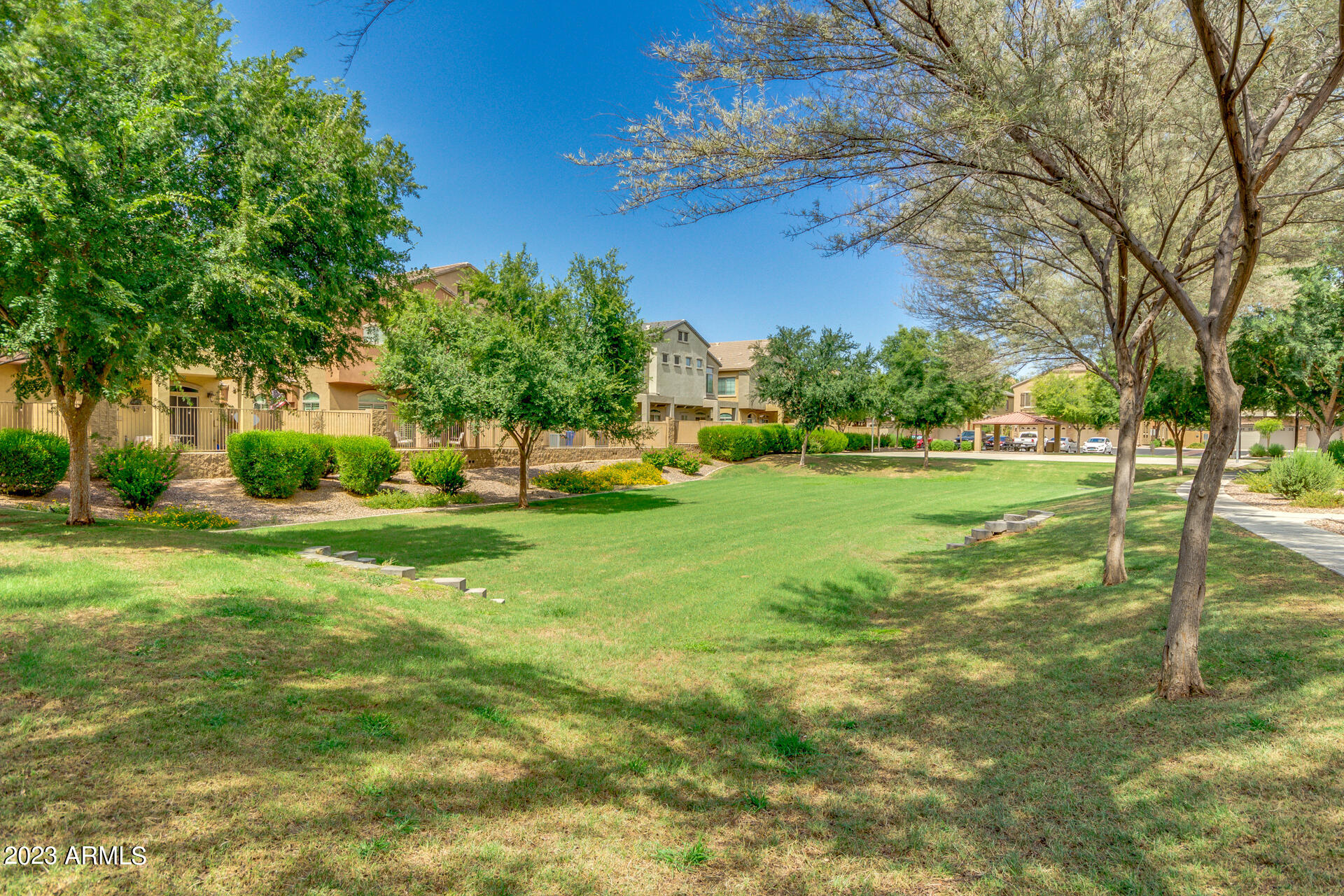 1350 S GREENFIELD Road # 1033