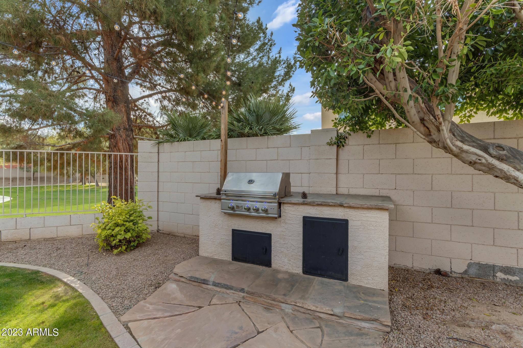 573 E MARIA Lane