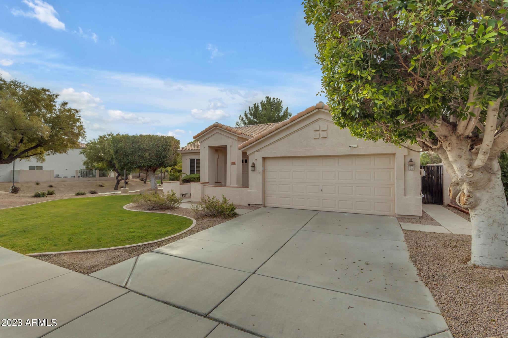 573 E MARIA Lane