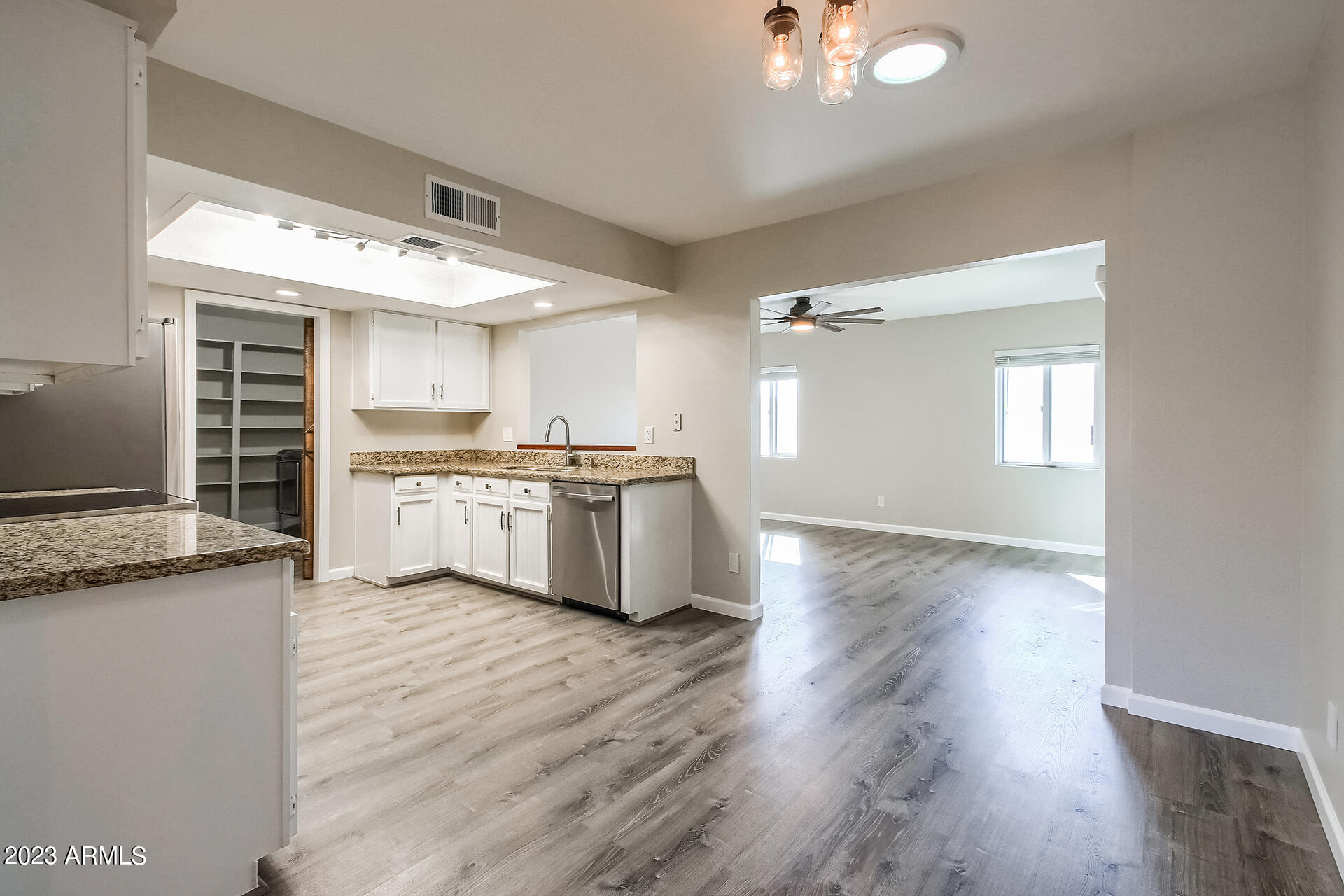 1407 W TARO Lane
