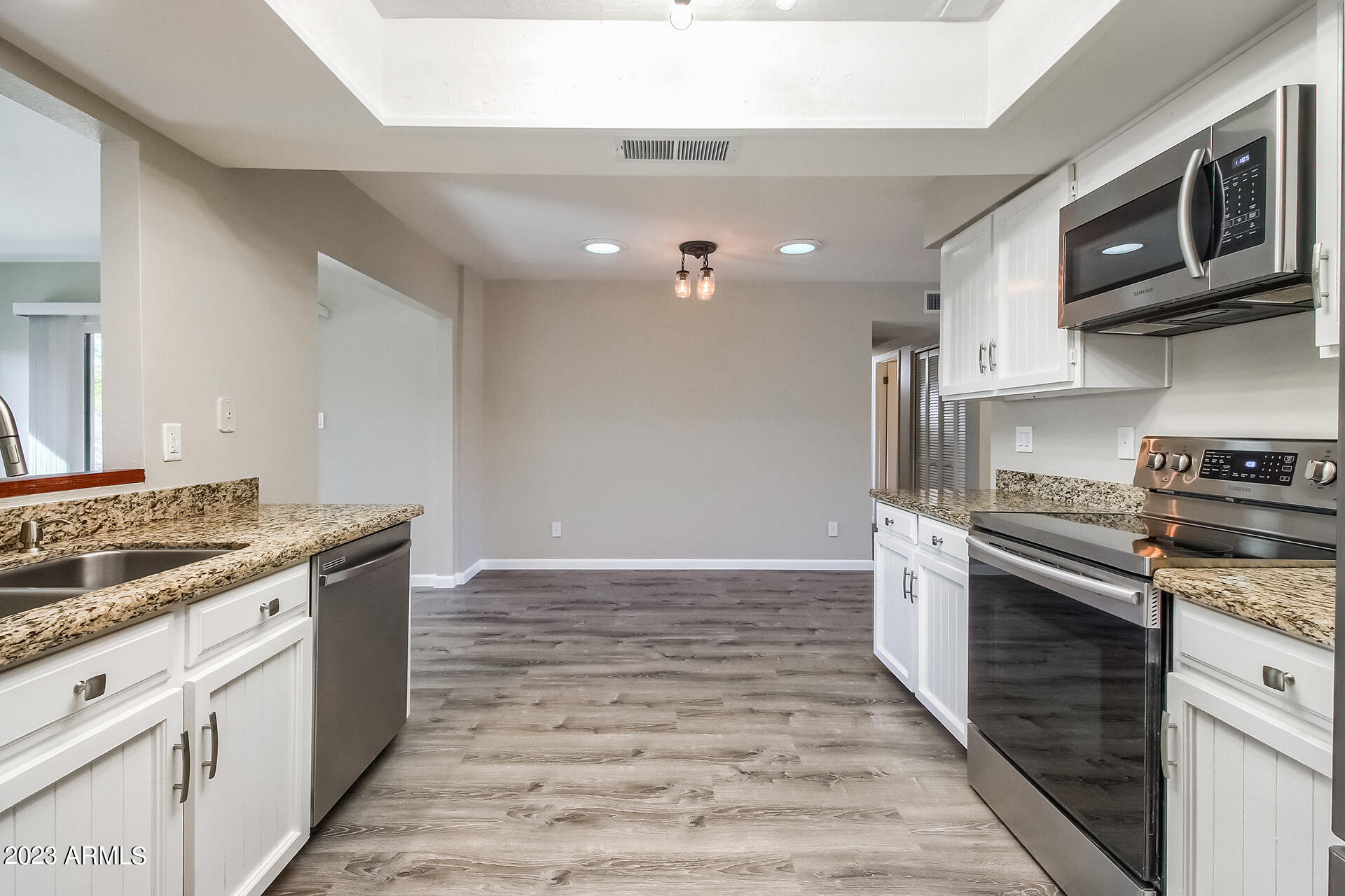 1407 W TARO Lane