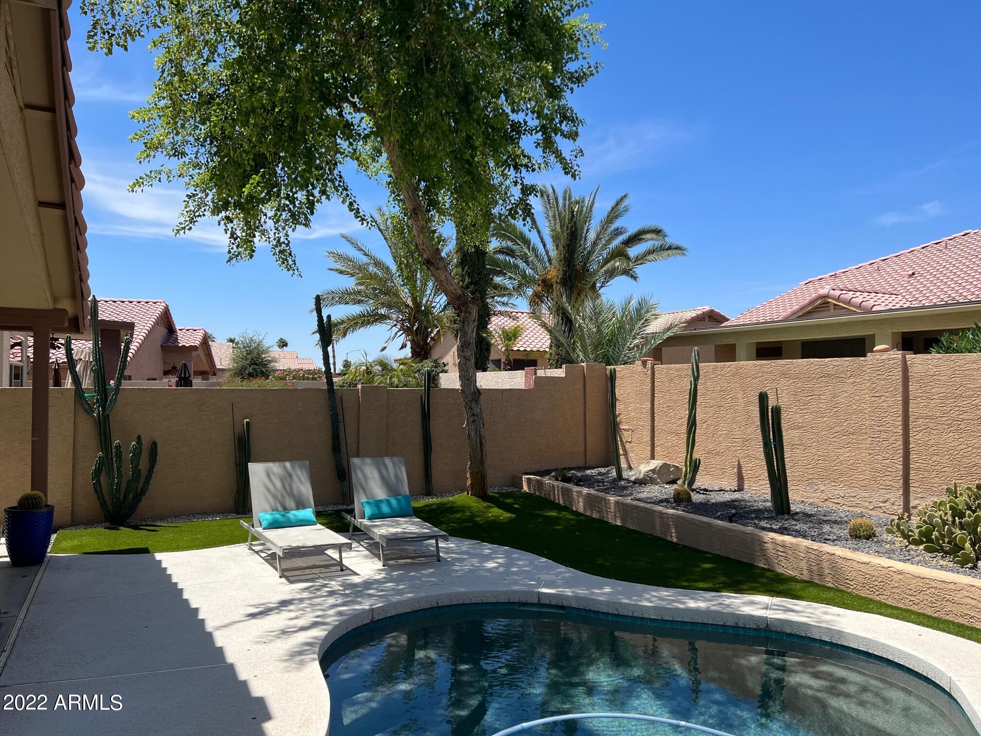 4416 E WOODRIDGE Drive