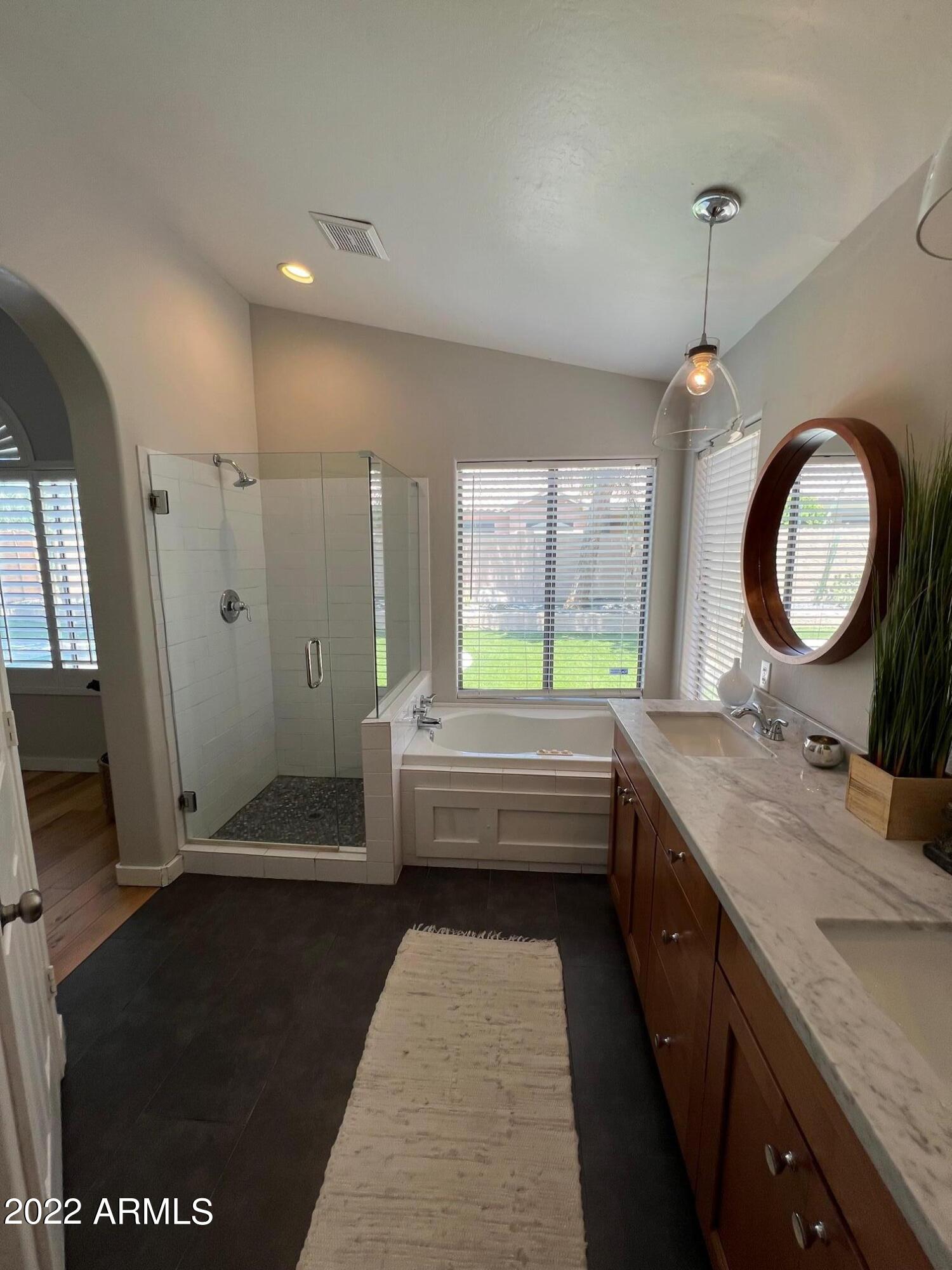 4416 E WOODRIDGE Drive