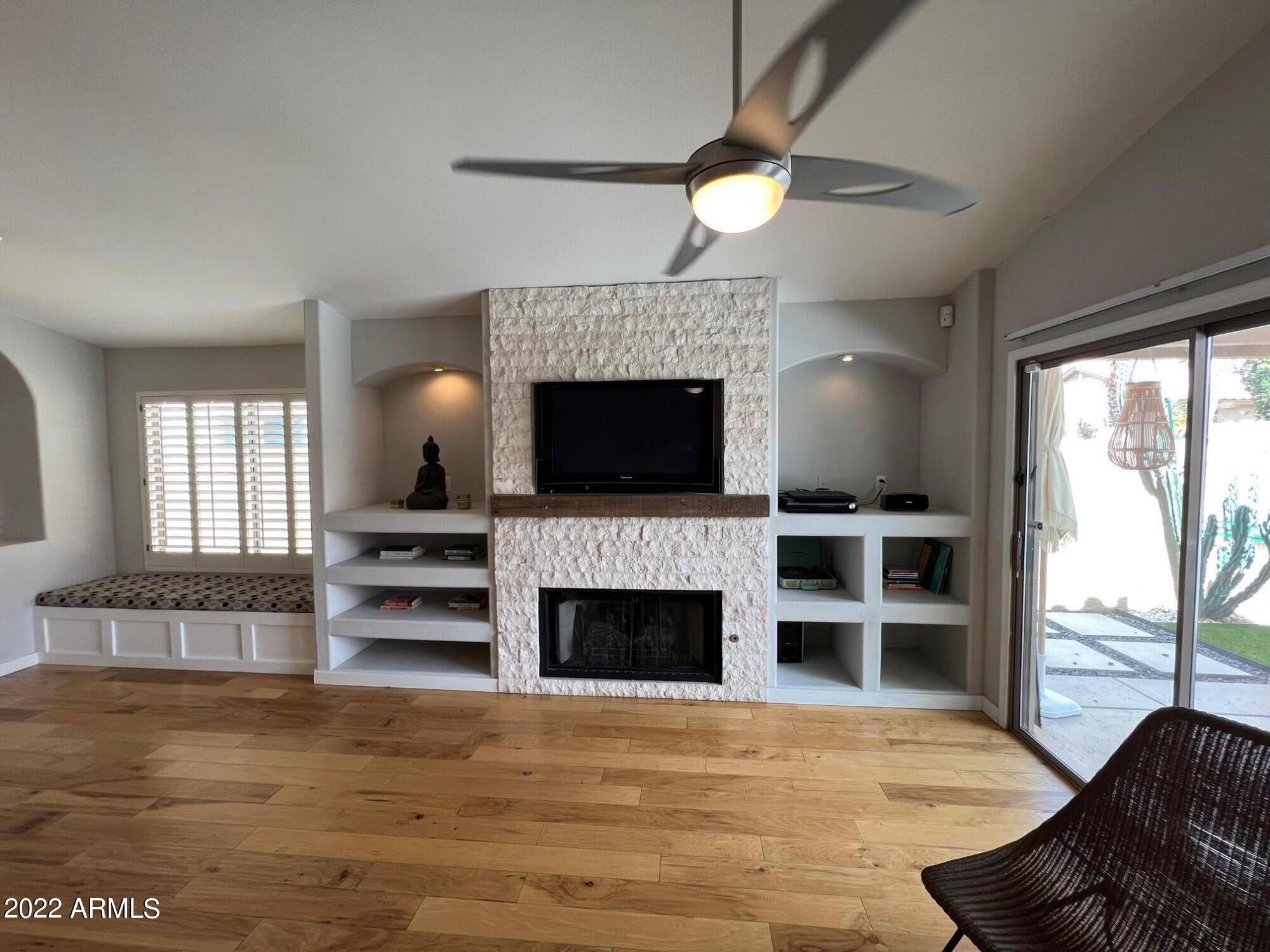 4416 E WOODRIDGE Drive