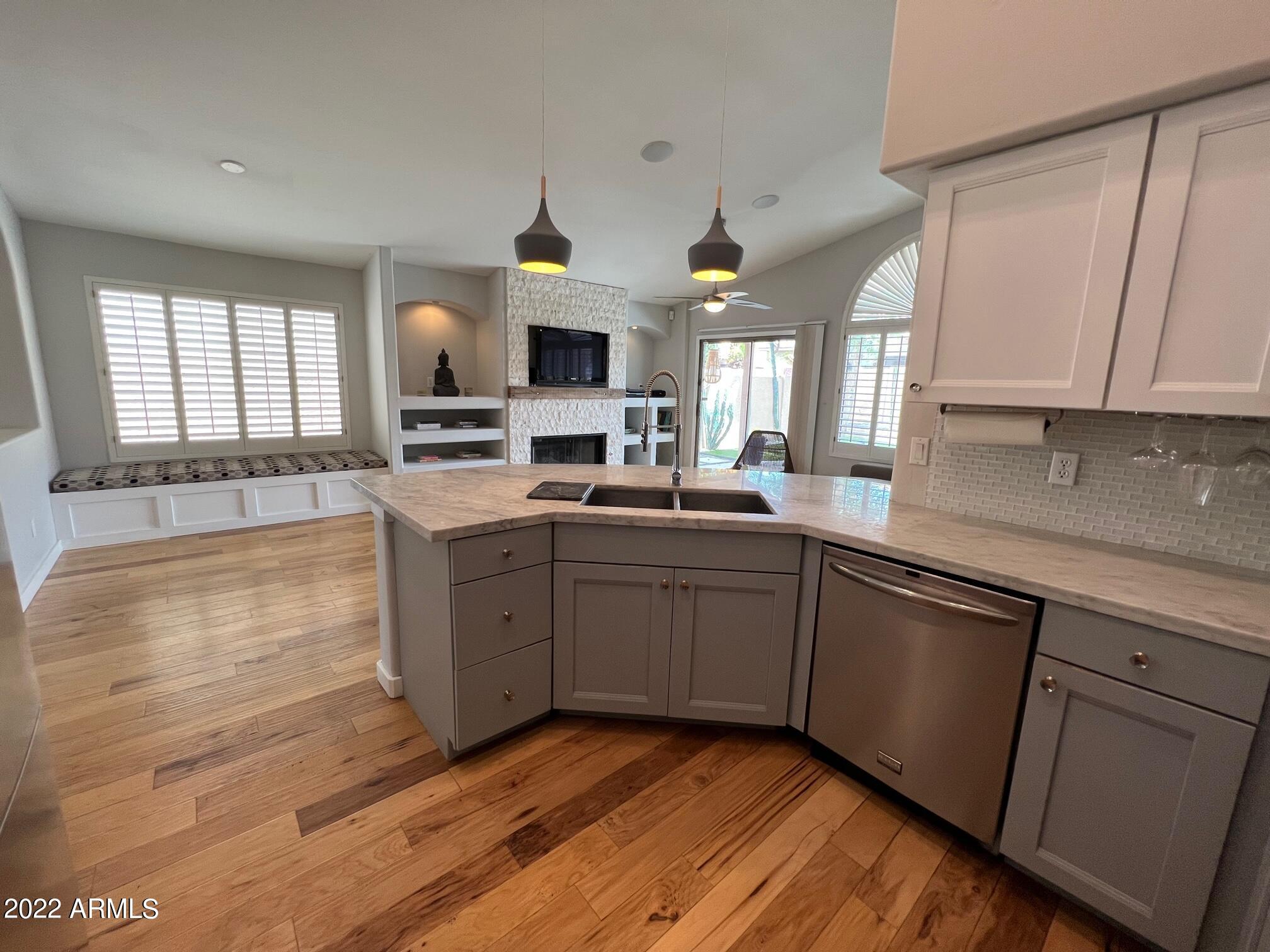4416 E WOODRIDGE Drive