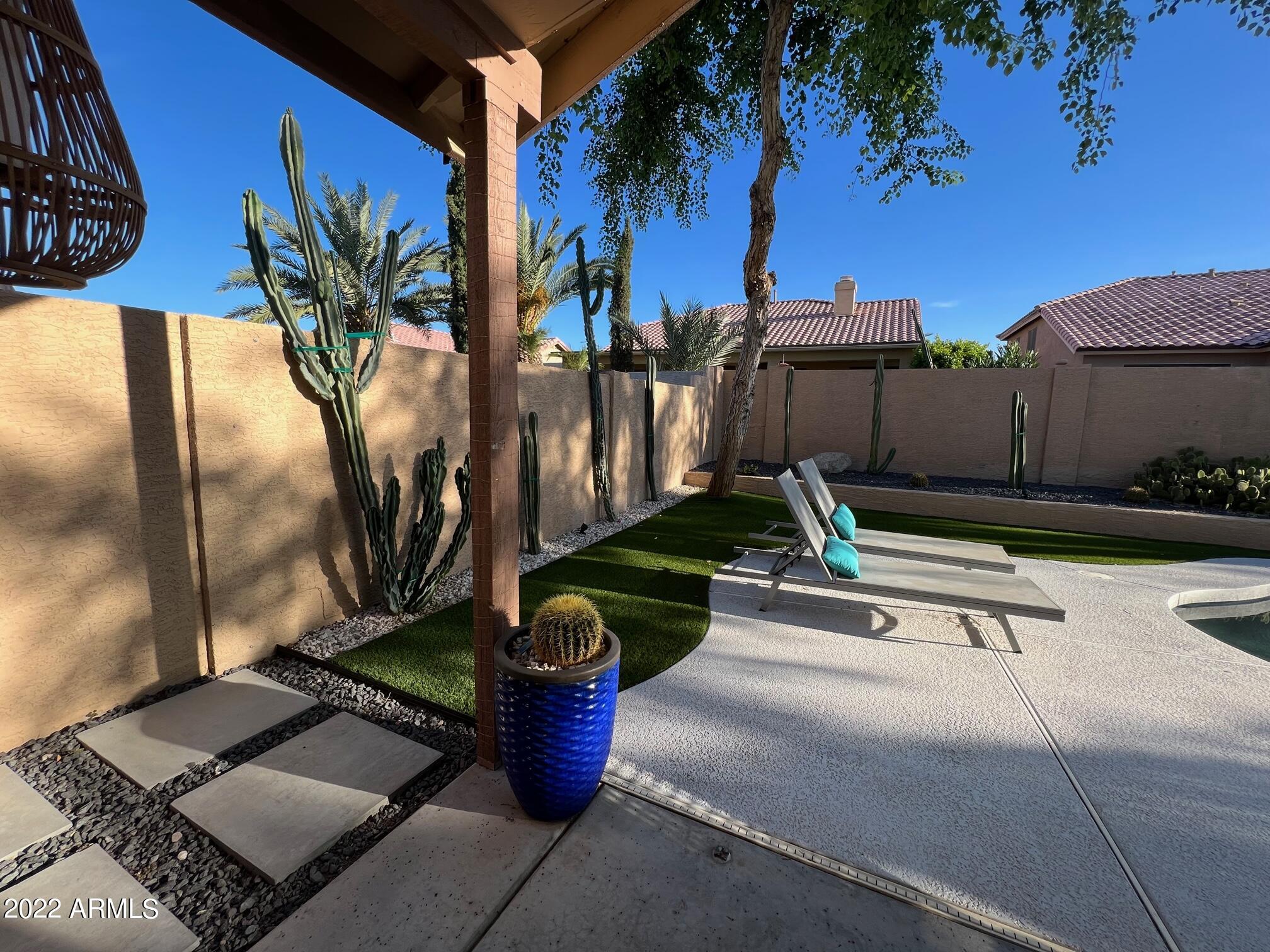 4416 E WOODRIDGE Drive