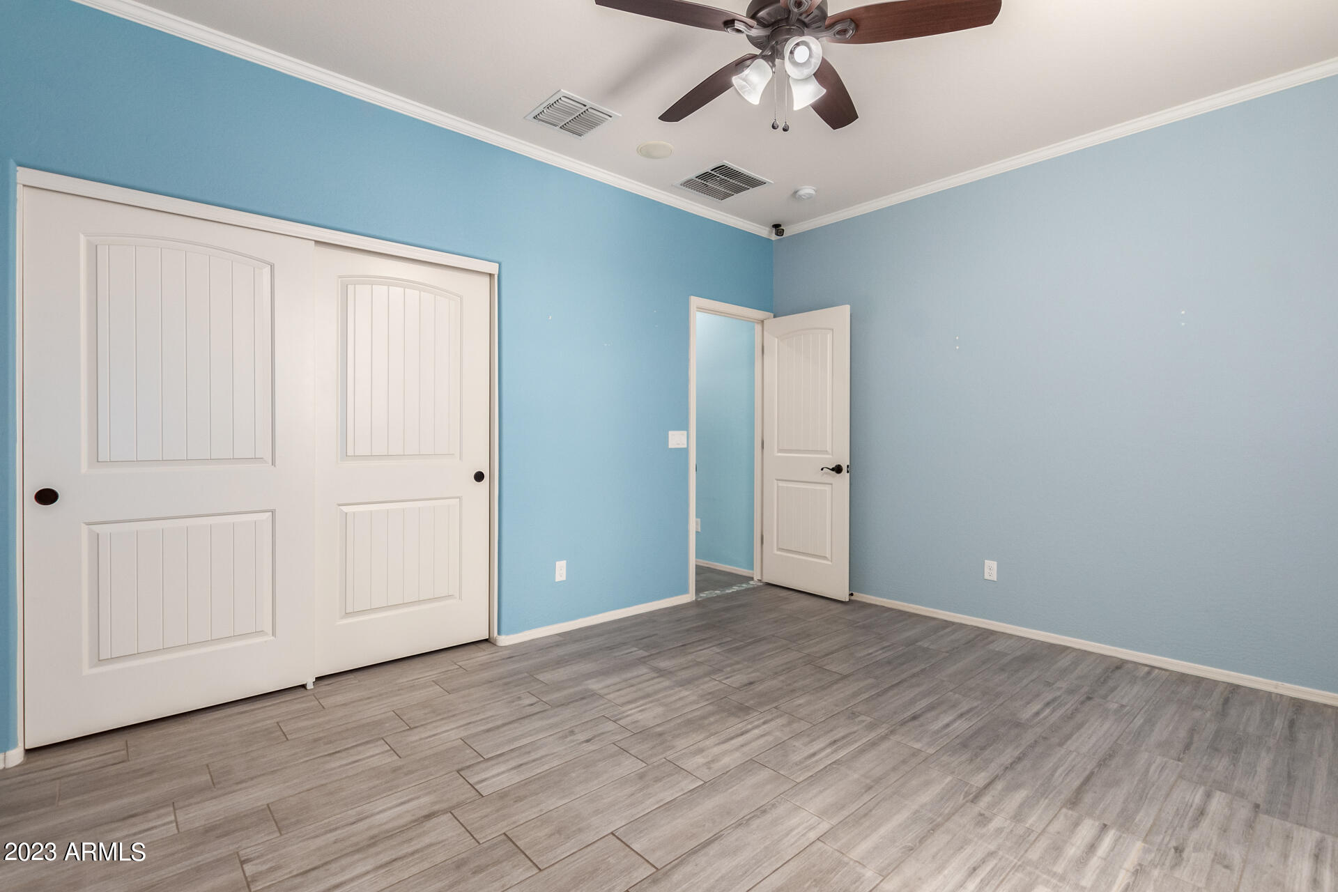 2338 W GARY Way