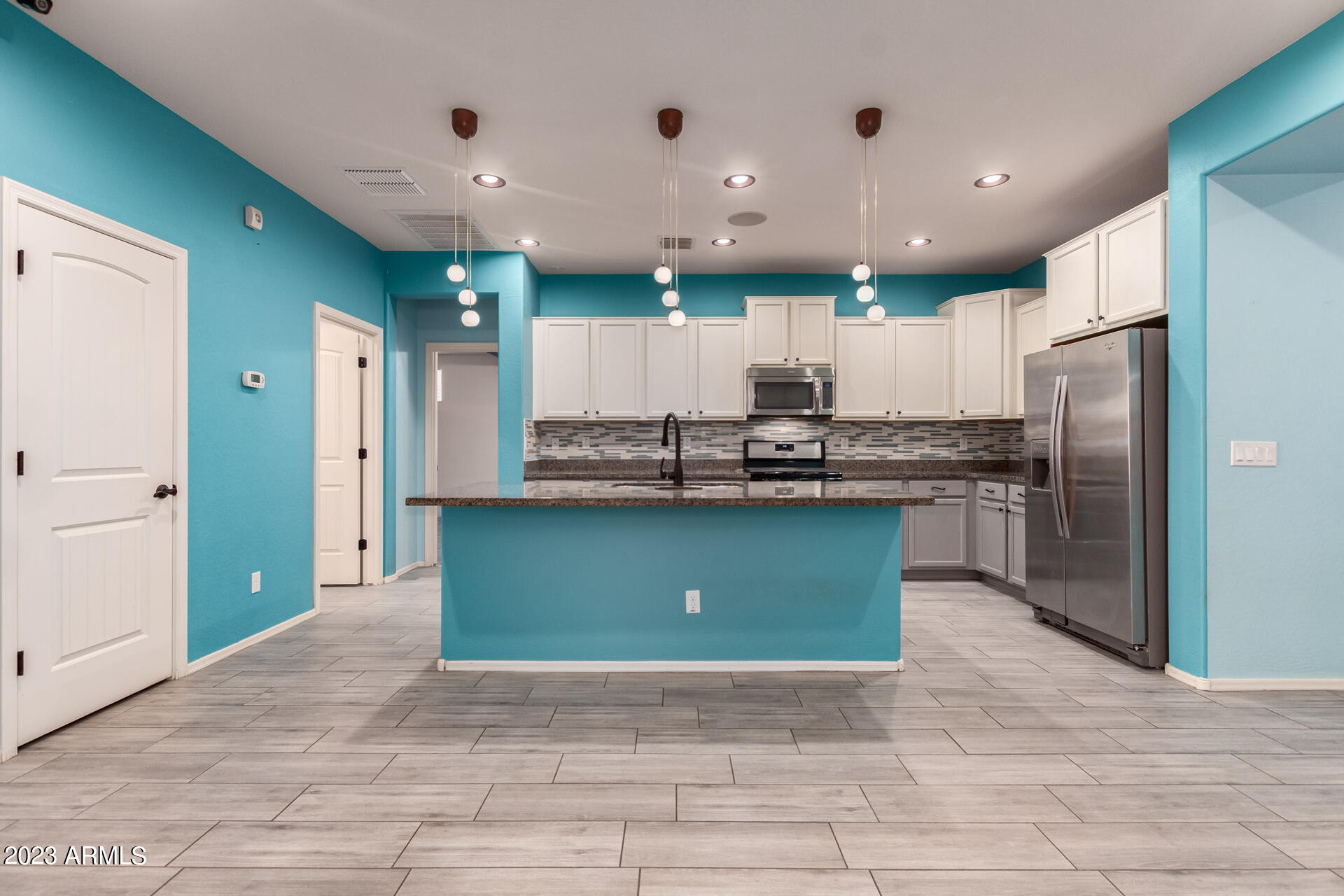 2338 W GARY Way
