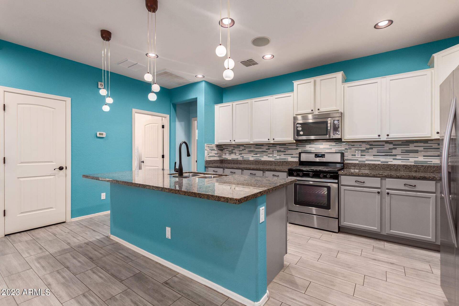 2338 W GARY Way