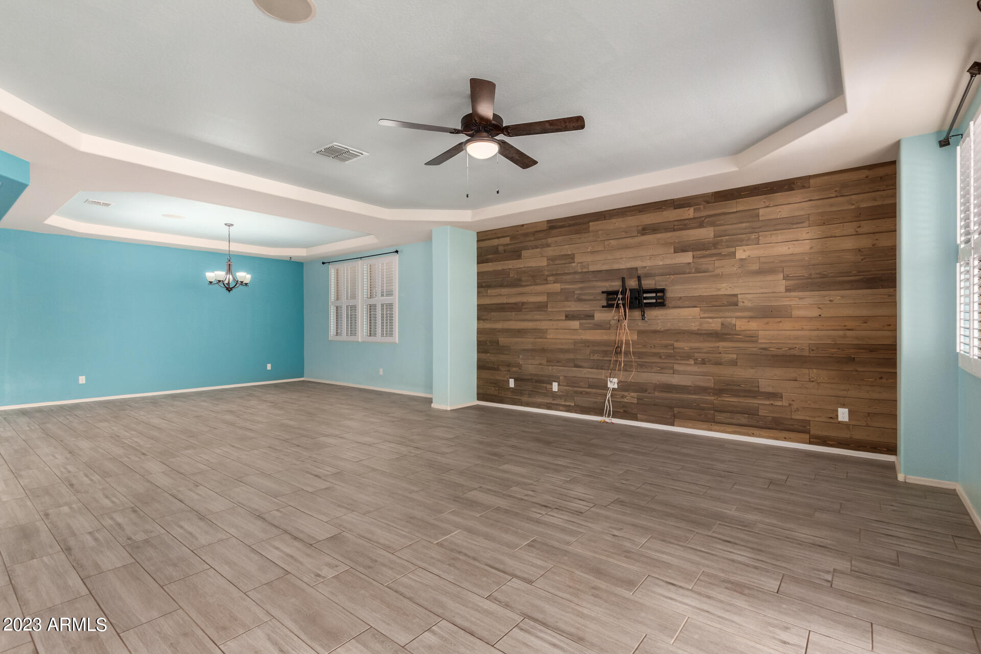 2338 W GARY Way