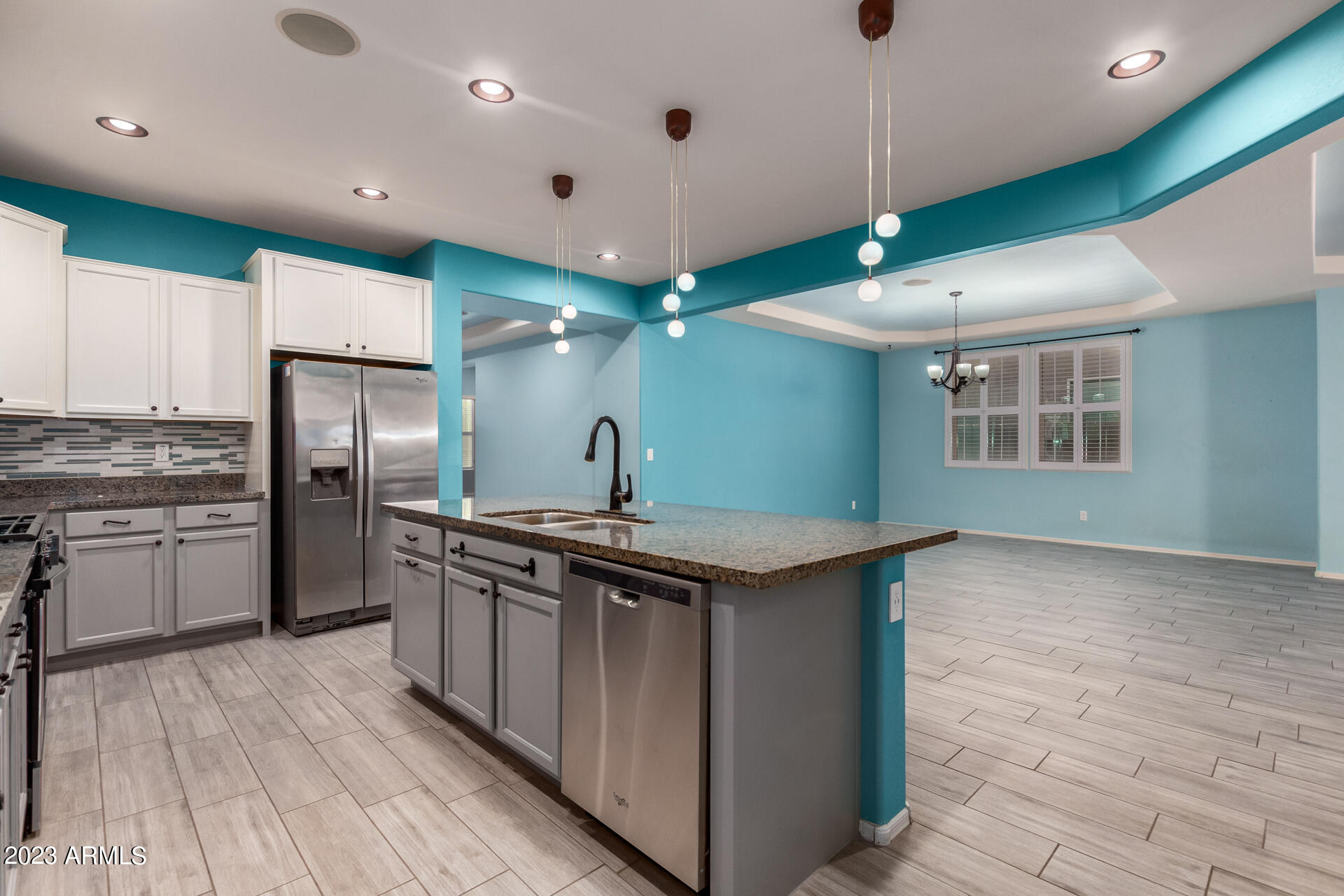 2338 W GARY Way
