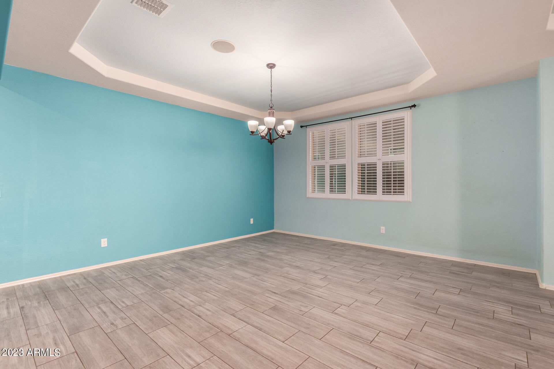 2338 W GARY Way