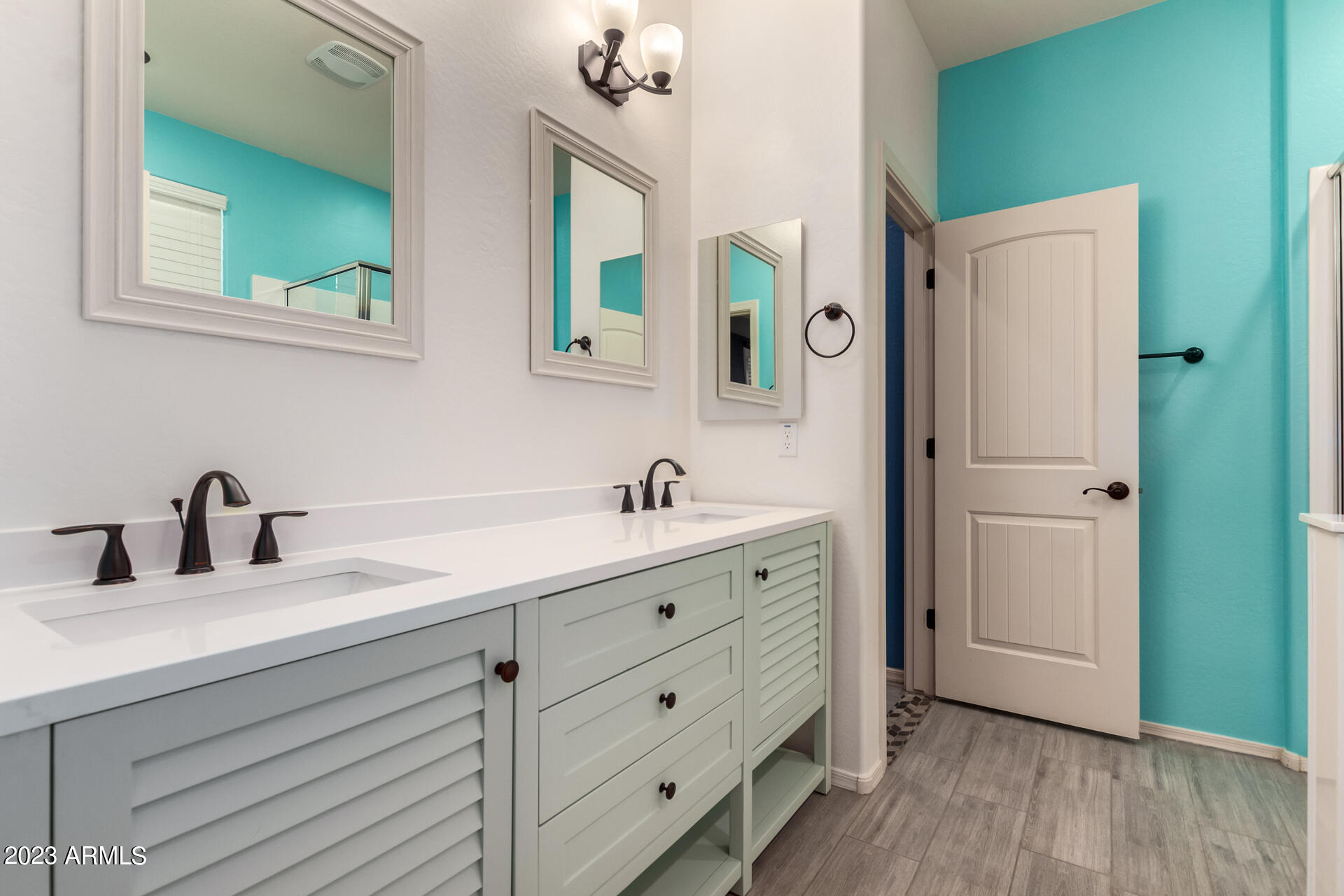 2338 W GARY Way
