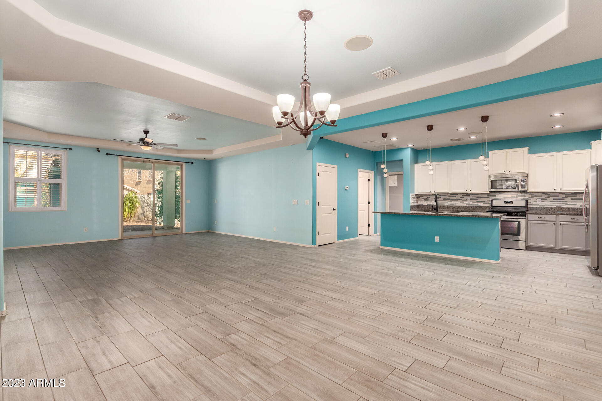 2338 W GARY Way