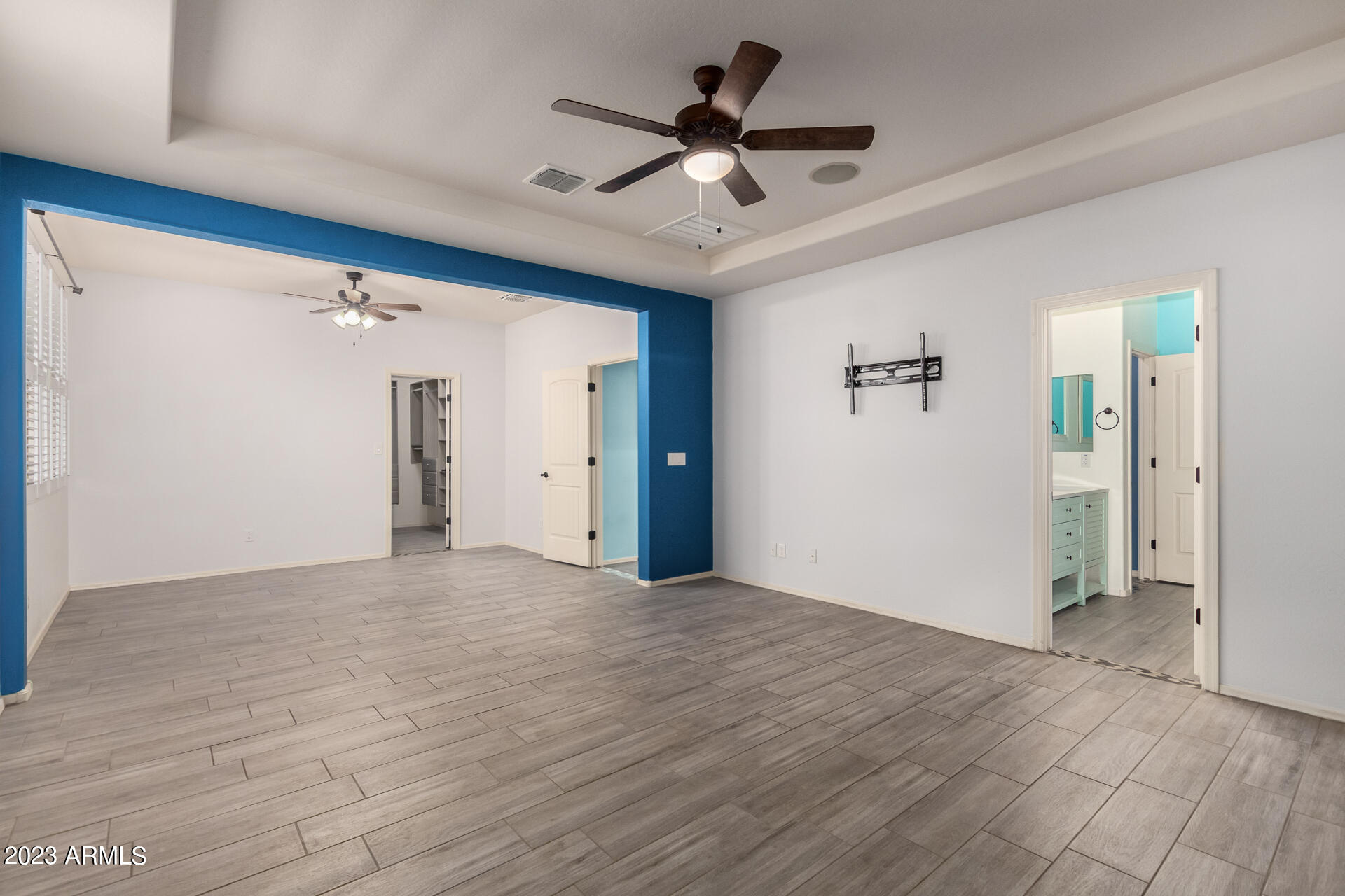 2338 W GARY Way