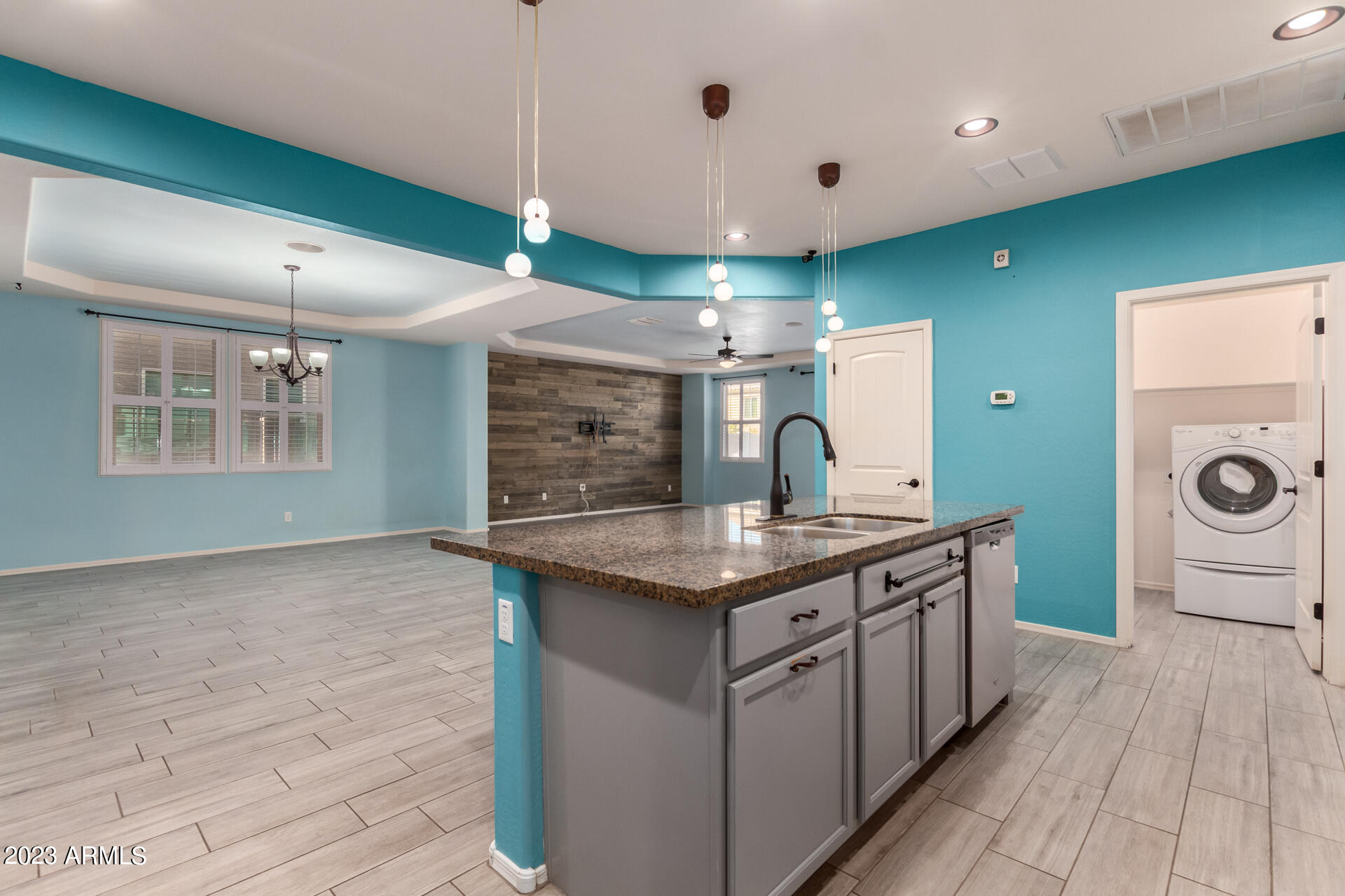 2338 W GARY Way