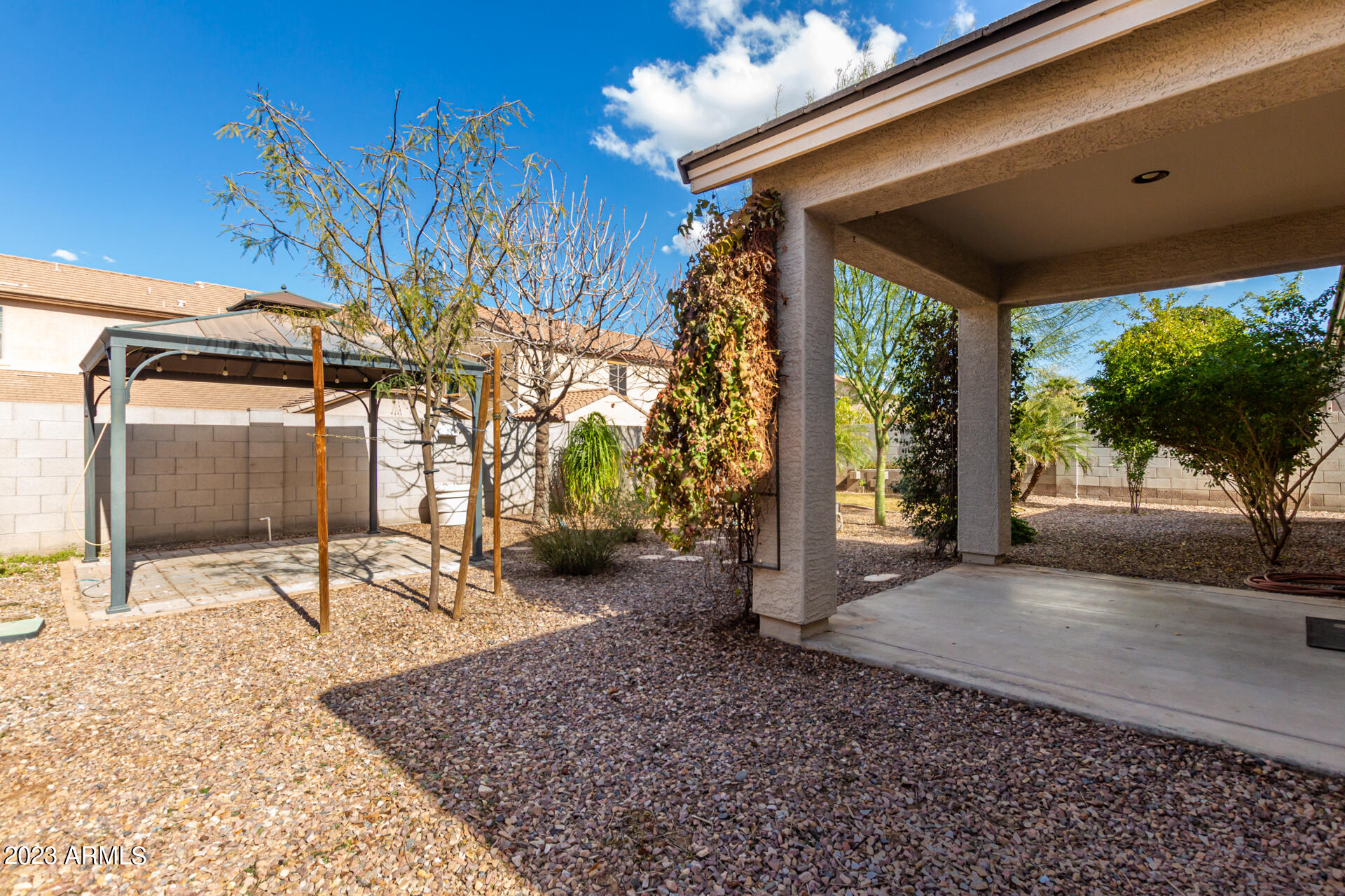 2338 W GARY Way