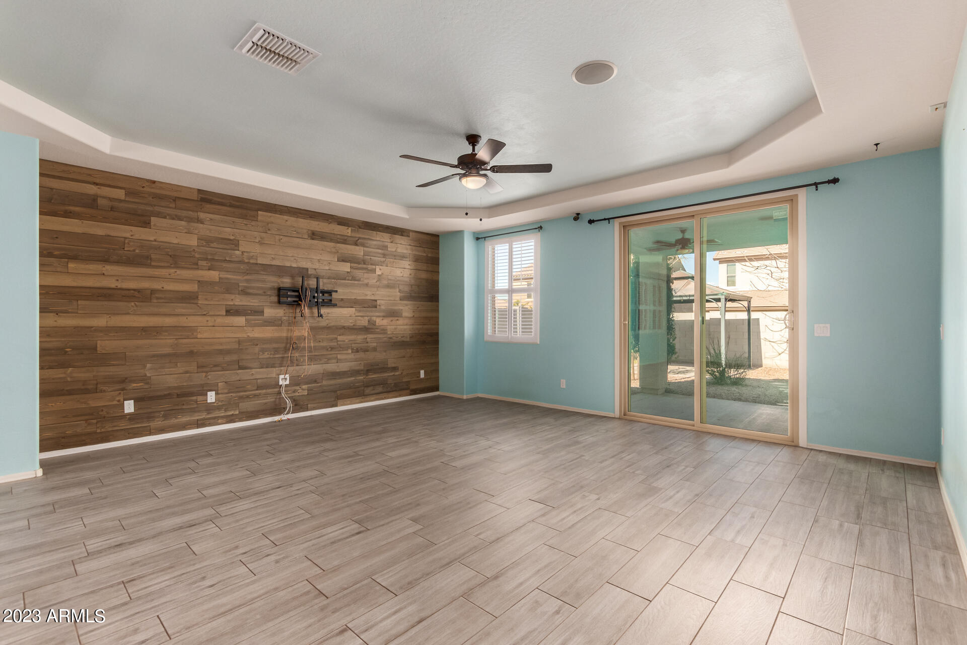 2338 W GARY Way